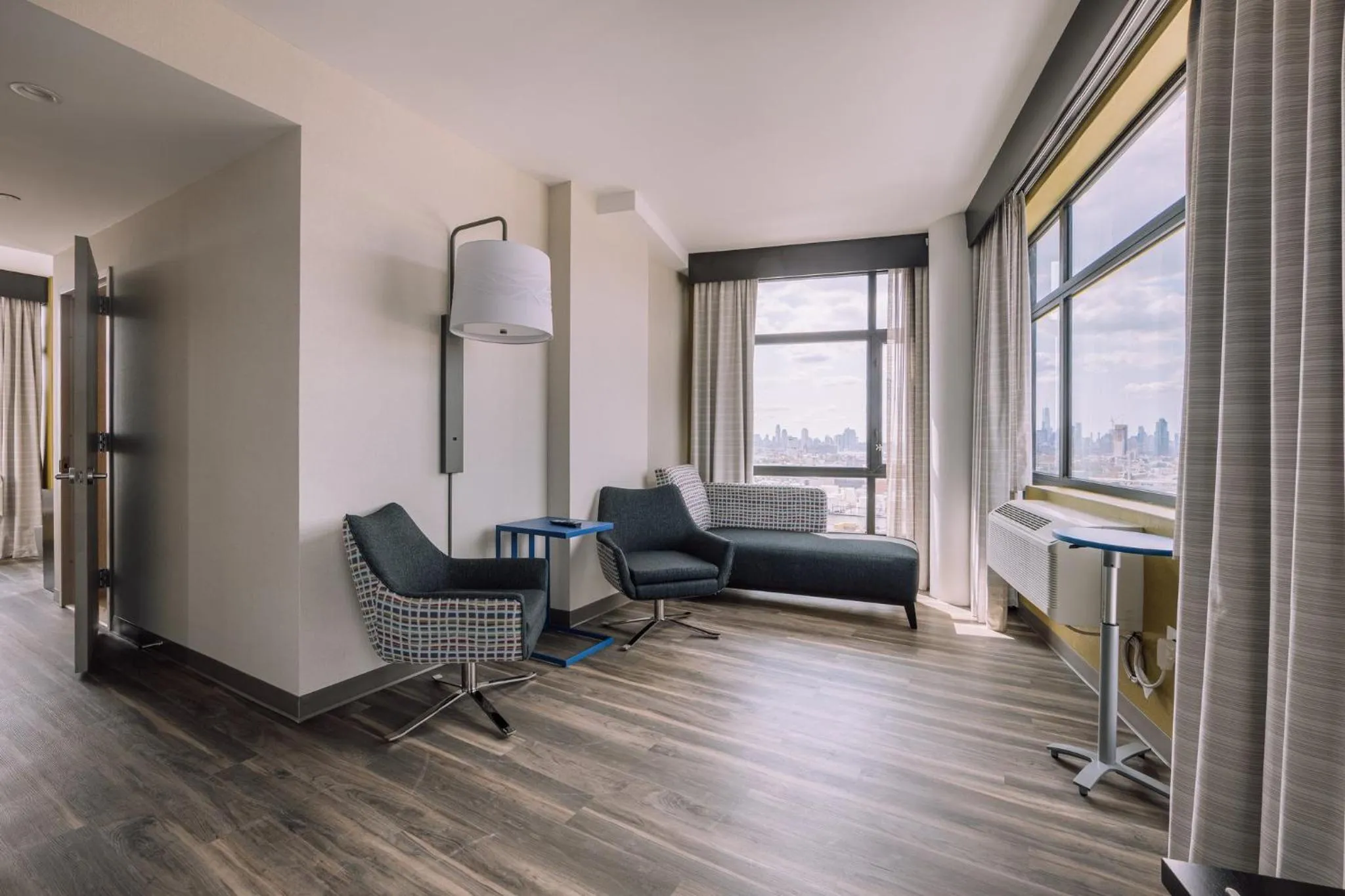 Photo of the whole room in Holiday Inn Express Long Island City E - New York by IHG