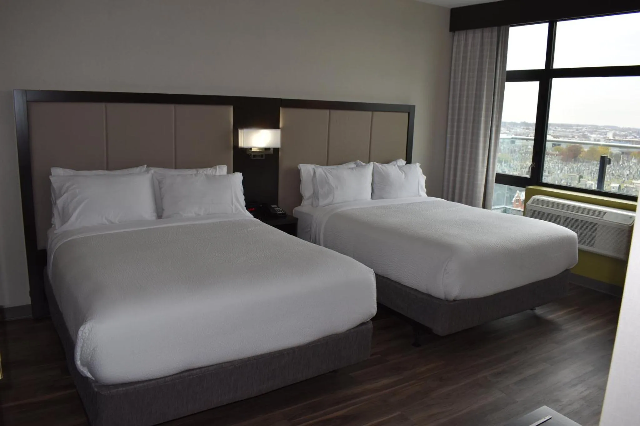 Photo of the whole room, Bed in Holiday Inn Express Long Island City E - New York by IHG