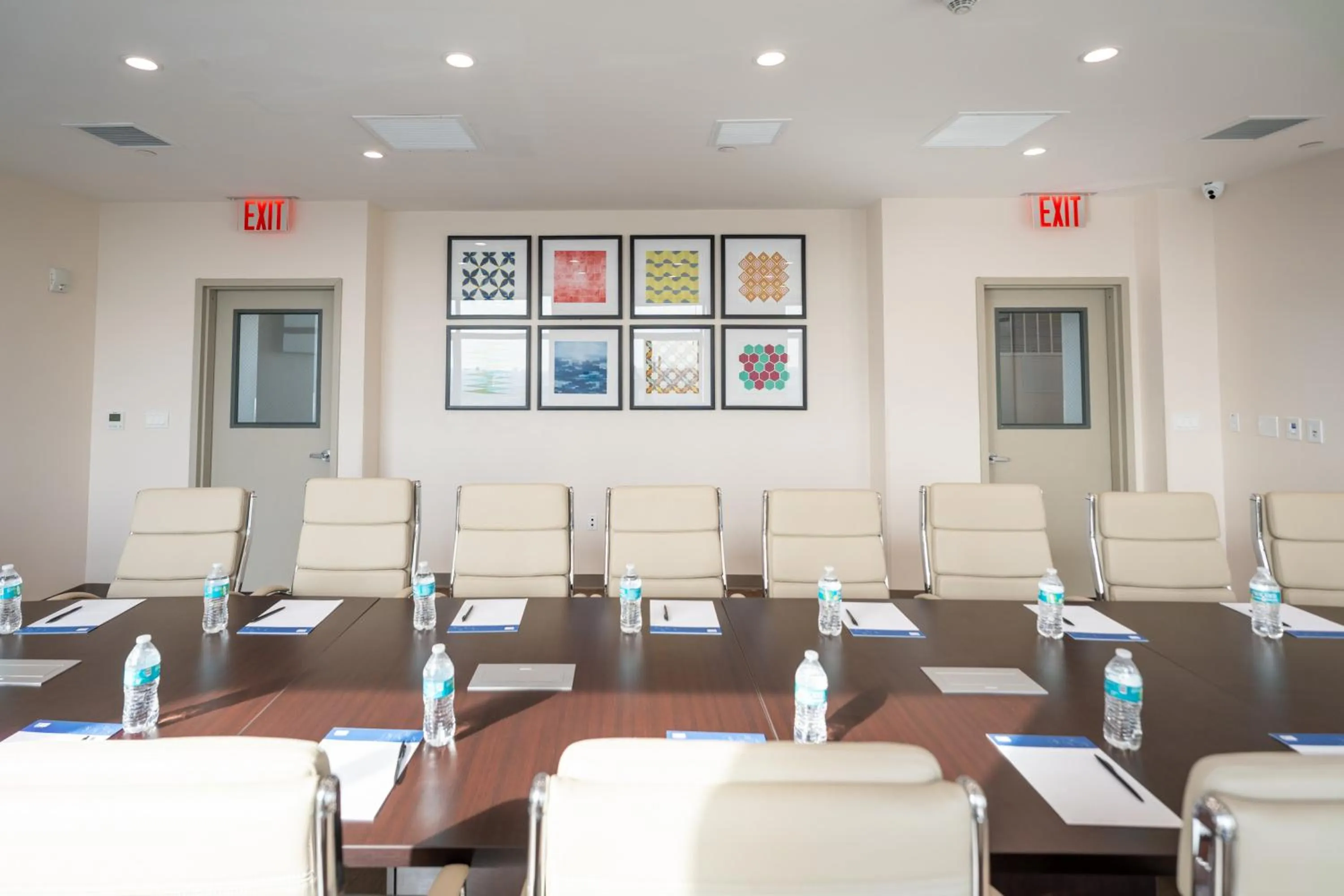 Meeting/conference room in Holiday Inn Express Long Island City E - New York by IHG