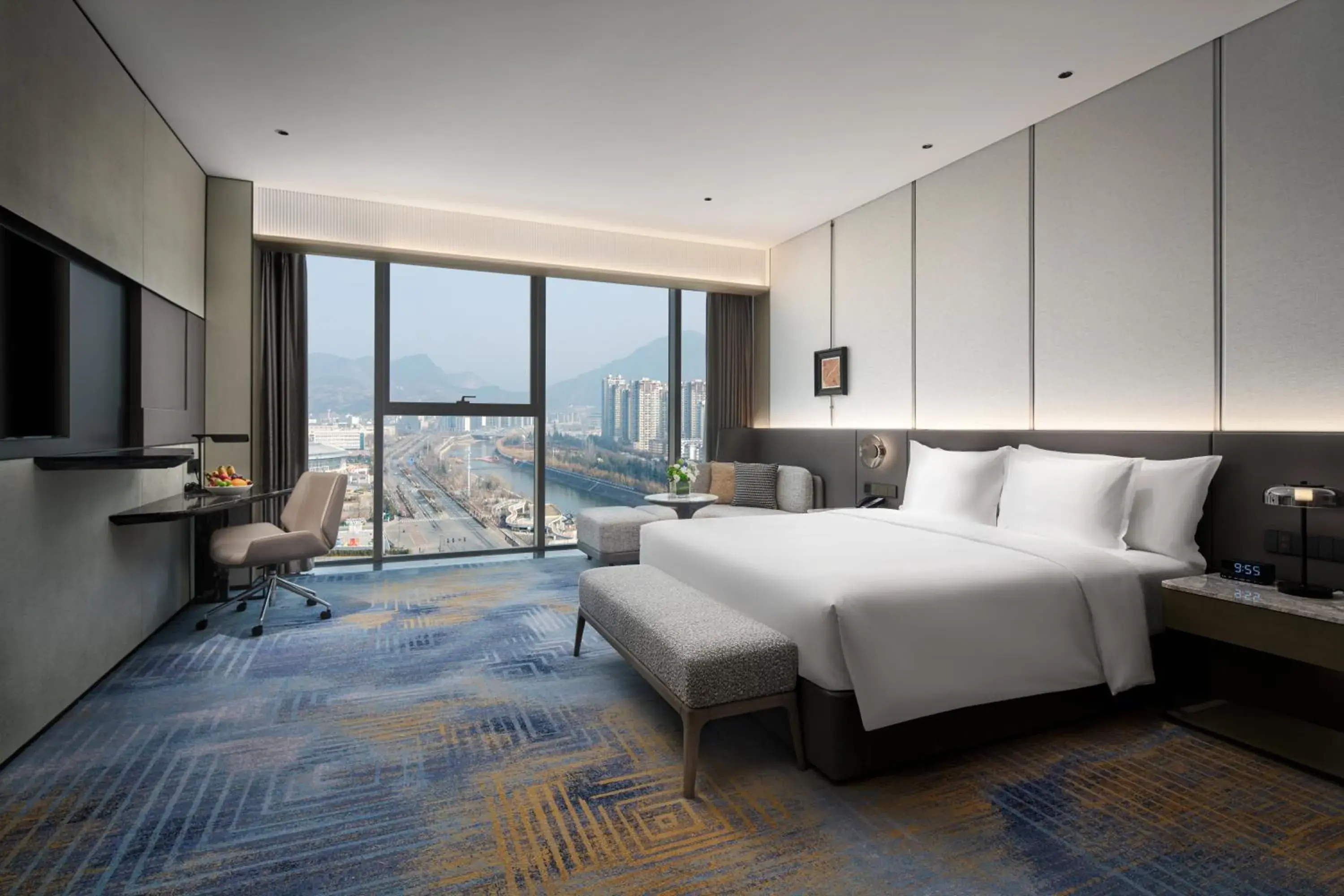 Premium King Room in Crowne Plaza Shangluo, an IHG Hotel Premium King Room in Crowne Plaza Shangluo, an IHG Hotel