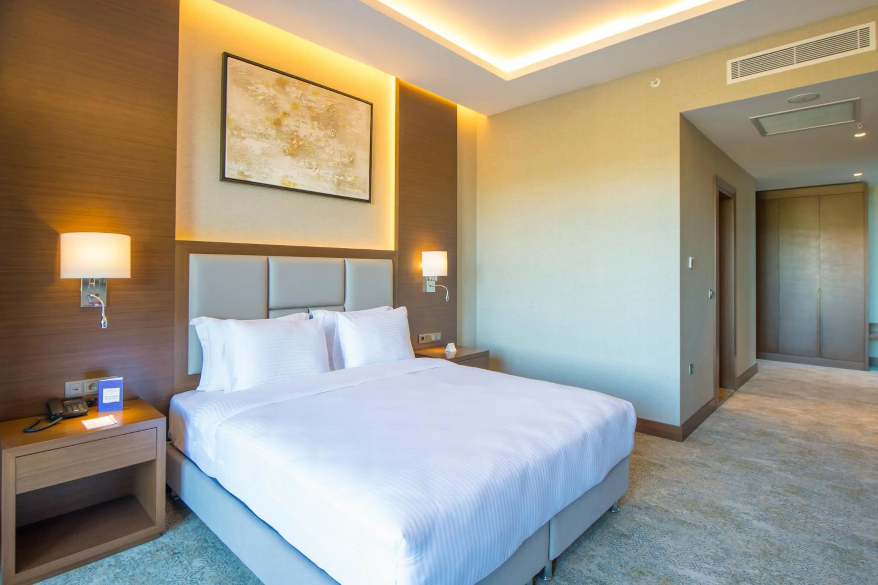 Bed in Crowne Plaza Yalova by IHG