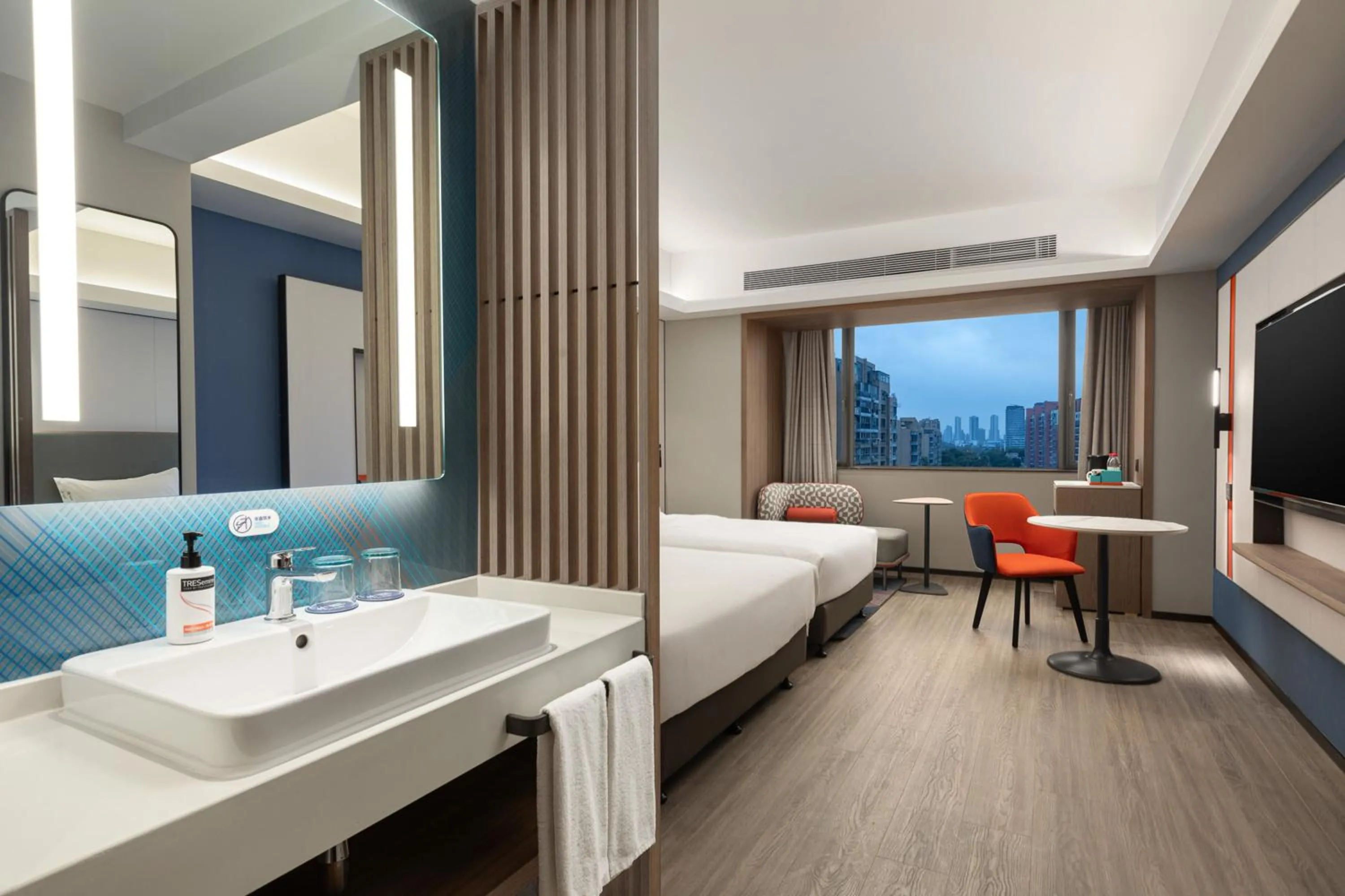 Toilet, Bed in Holiday Inn Express Shanghai Gumei by IHG