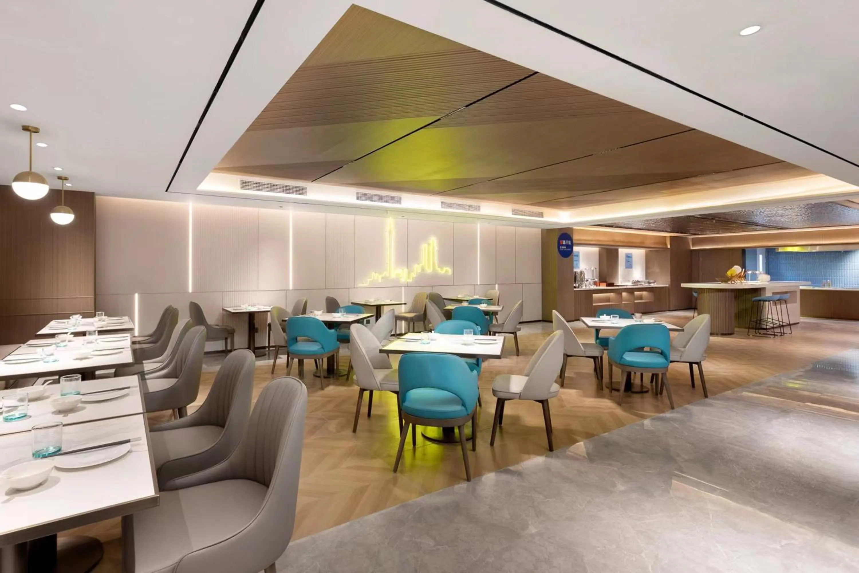 Restaurant/places to eat in Holiday Inn Express Shanghai Gumei by IHG