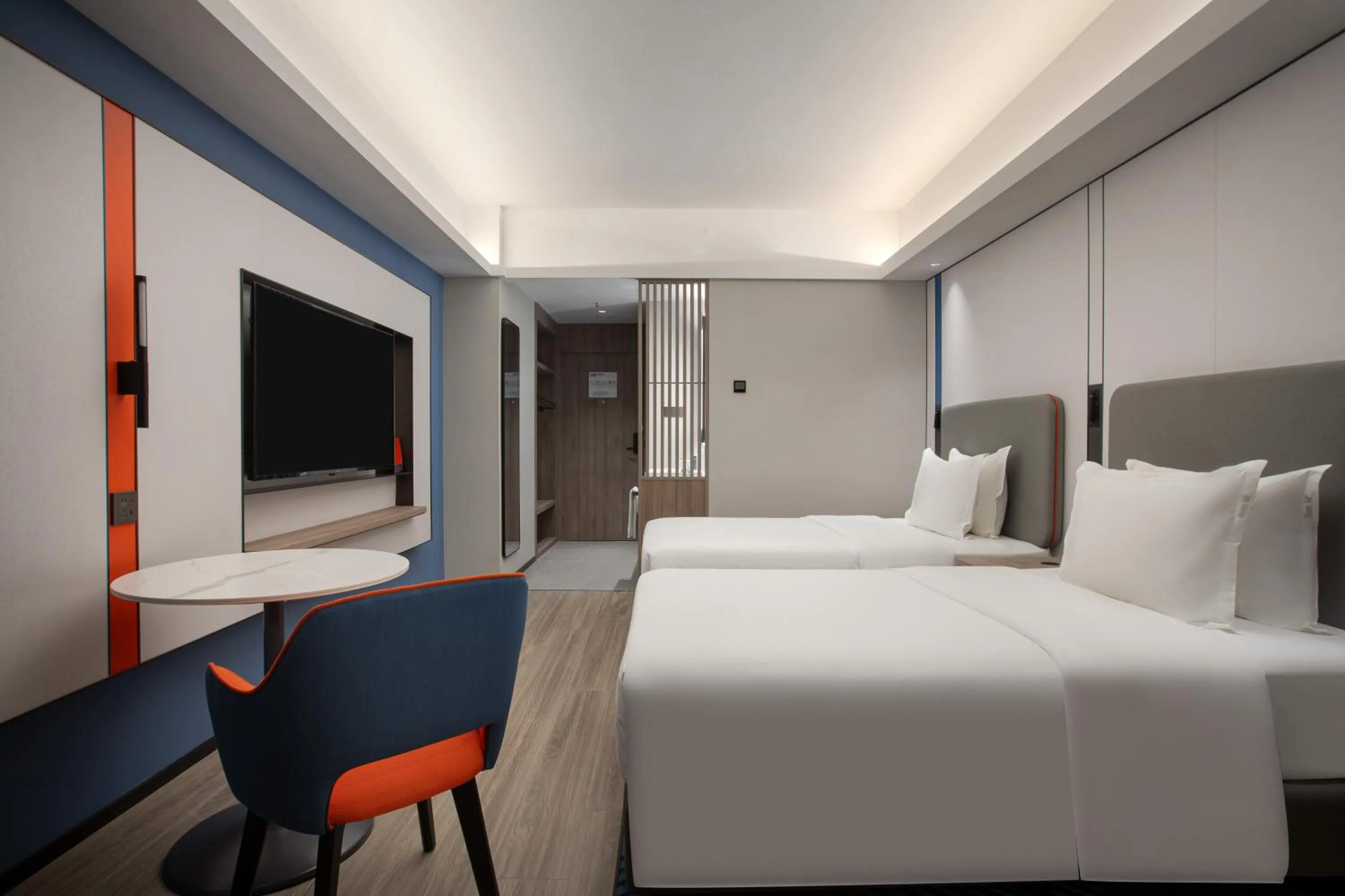 Bedroom, Bed in Holiday Inn Express Shanghai Gumei by IHG
