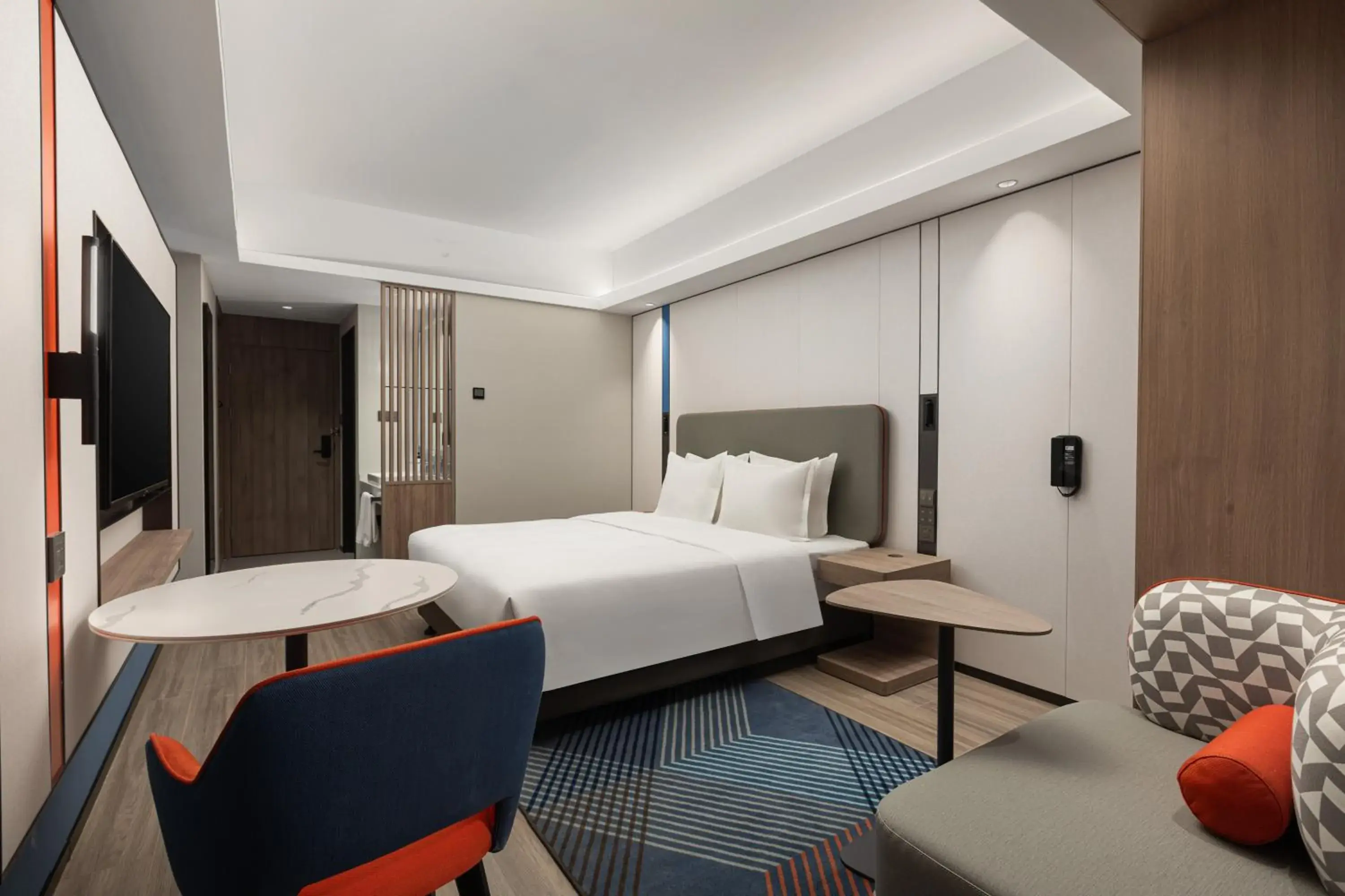 Standard King Room - Disability Access in Holiday Inn Express Shanghai Gumei by IHG Standard King Room - Disability Access in Holiday Inn Express Shanghai Gumei by IHG
