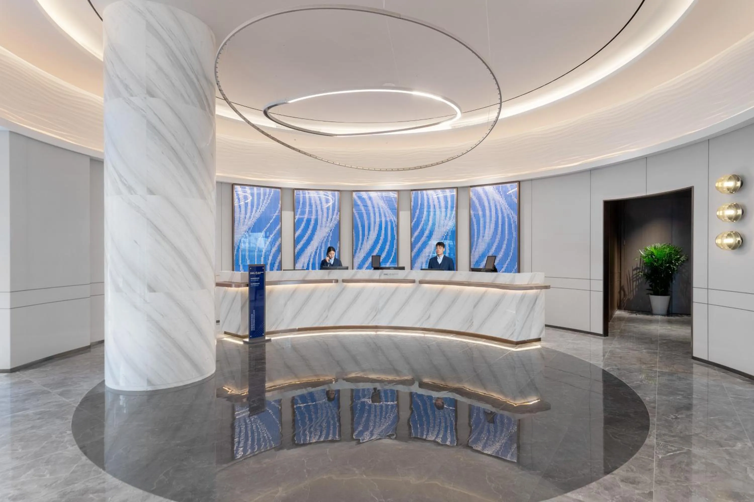 Lobby or reception in Holiday Inn Express Shanghai Gumei by IHG