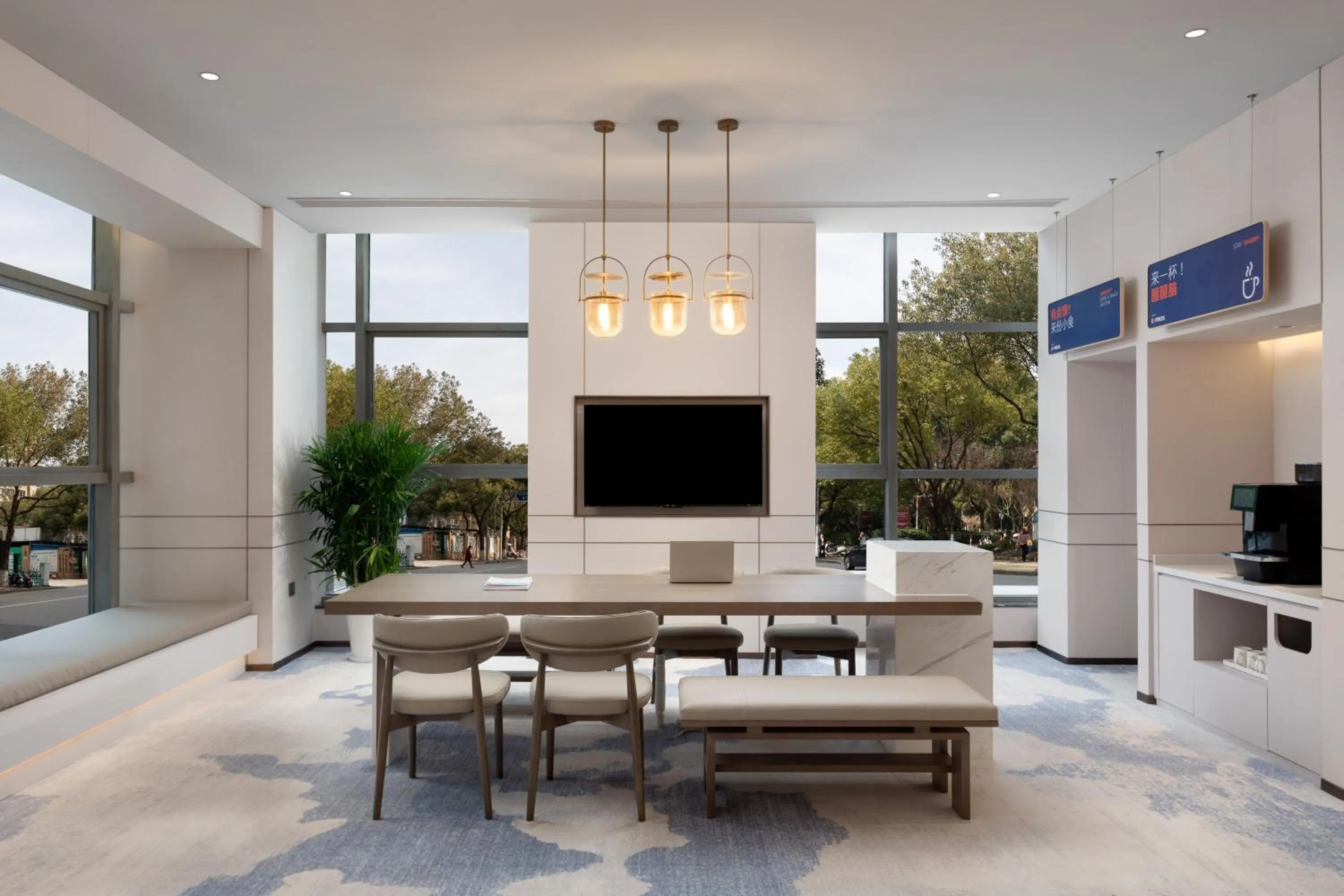 Seating area in Holiday Inn Express Shanghai Gumei by IHG