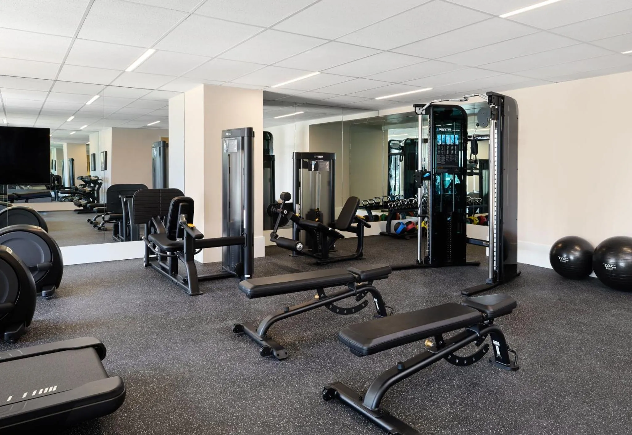 Fitness centre/facilities in Kimpton Claret Hotel by IHG