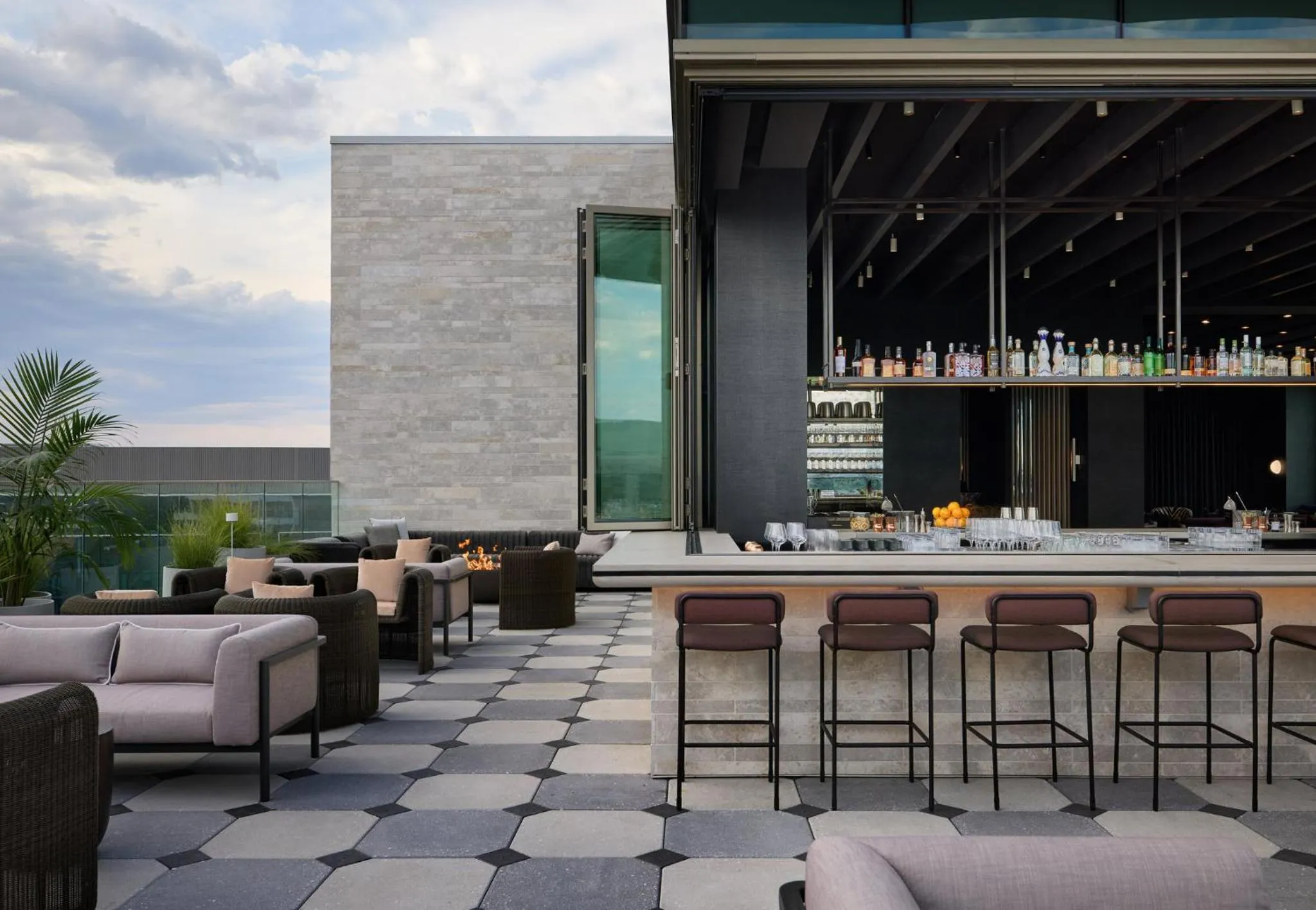 Lounge or bar in Kimpton Claret Hotel by IHG