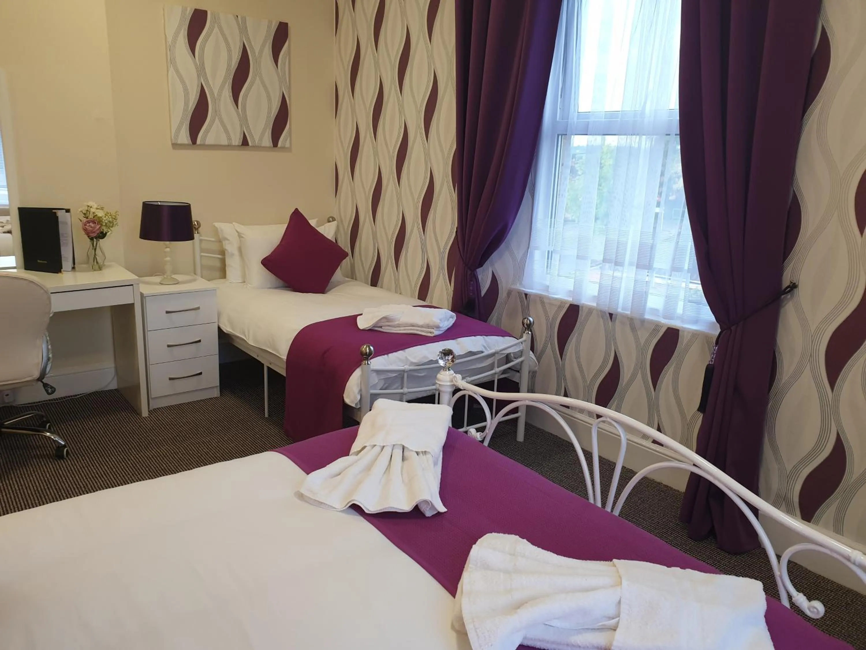 Bedroom, Bed in Preston Hotel