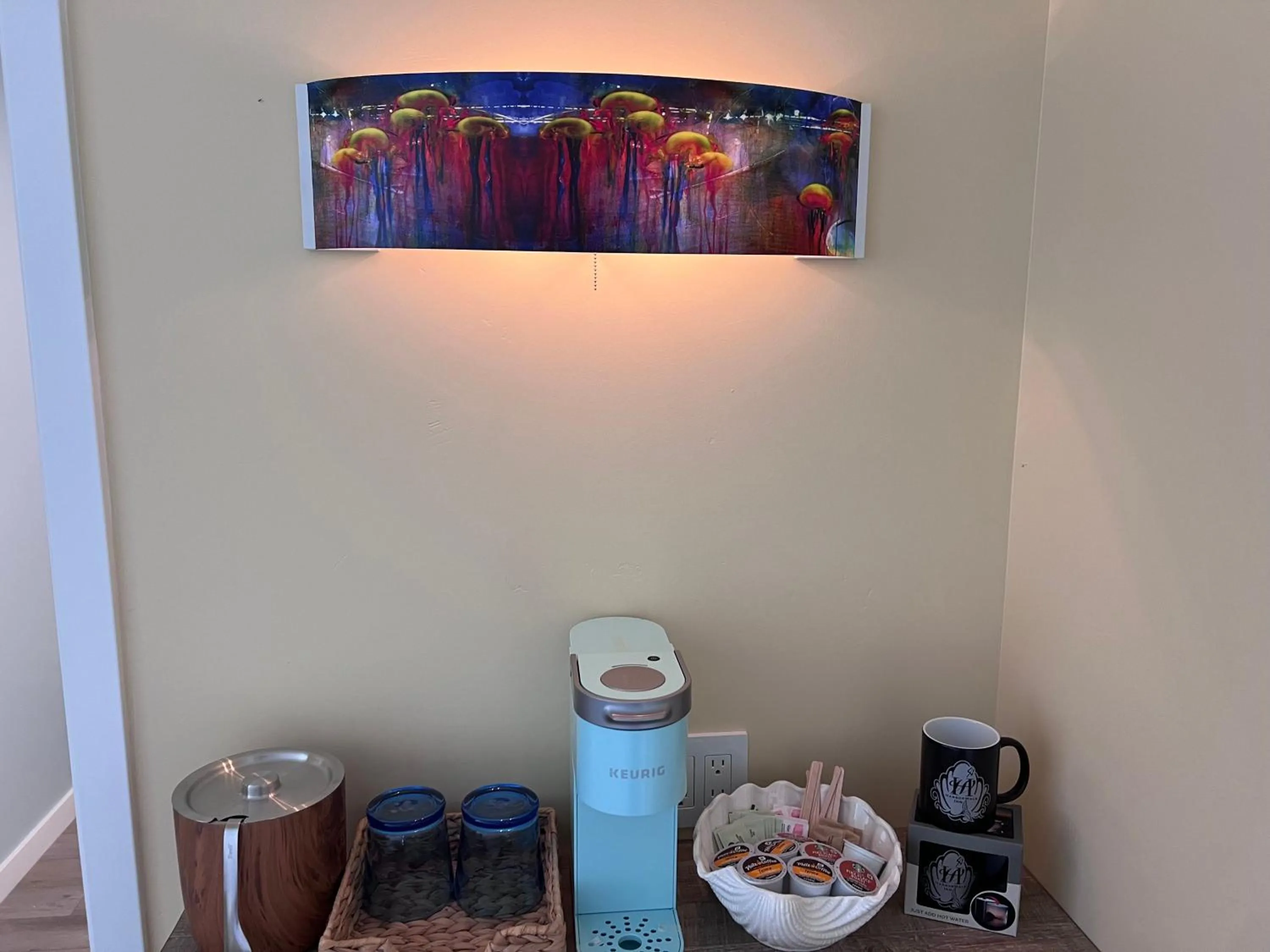 Coffee/tea facilities in HarborWalk Inn