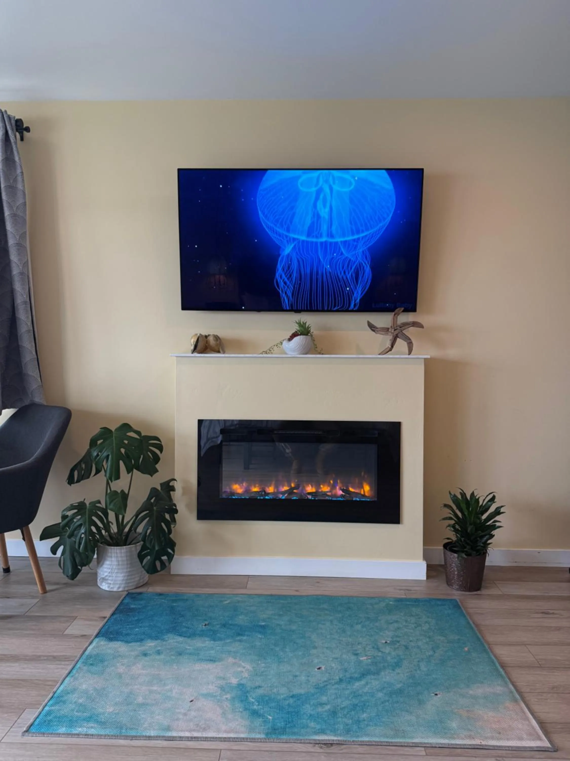 TV and multimedia in HarborWalk Inn