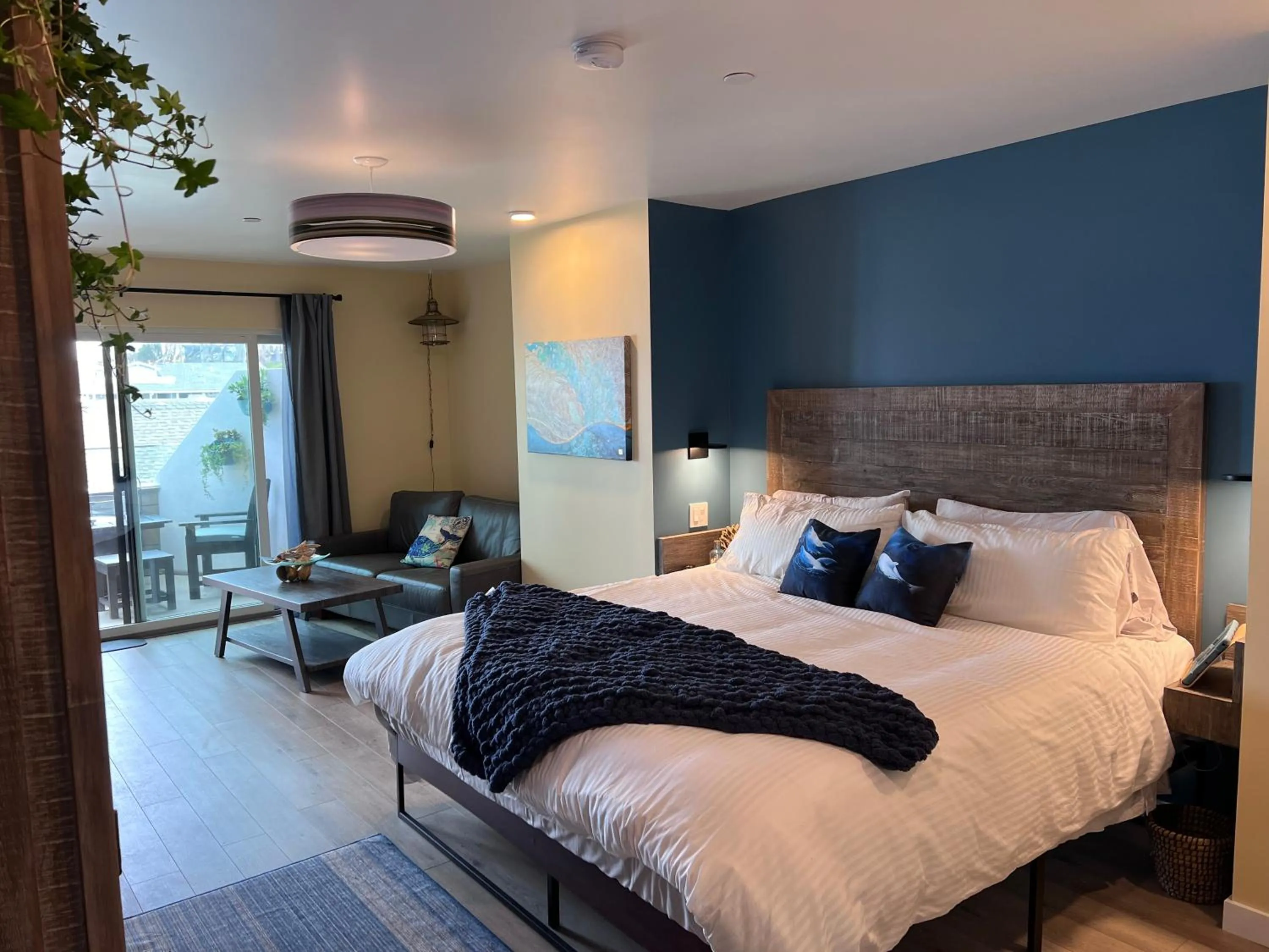 Bed in HarborWalk Inn