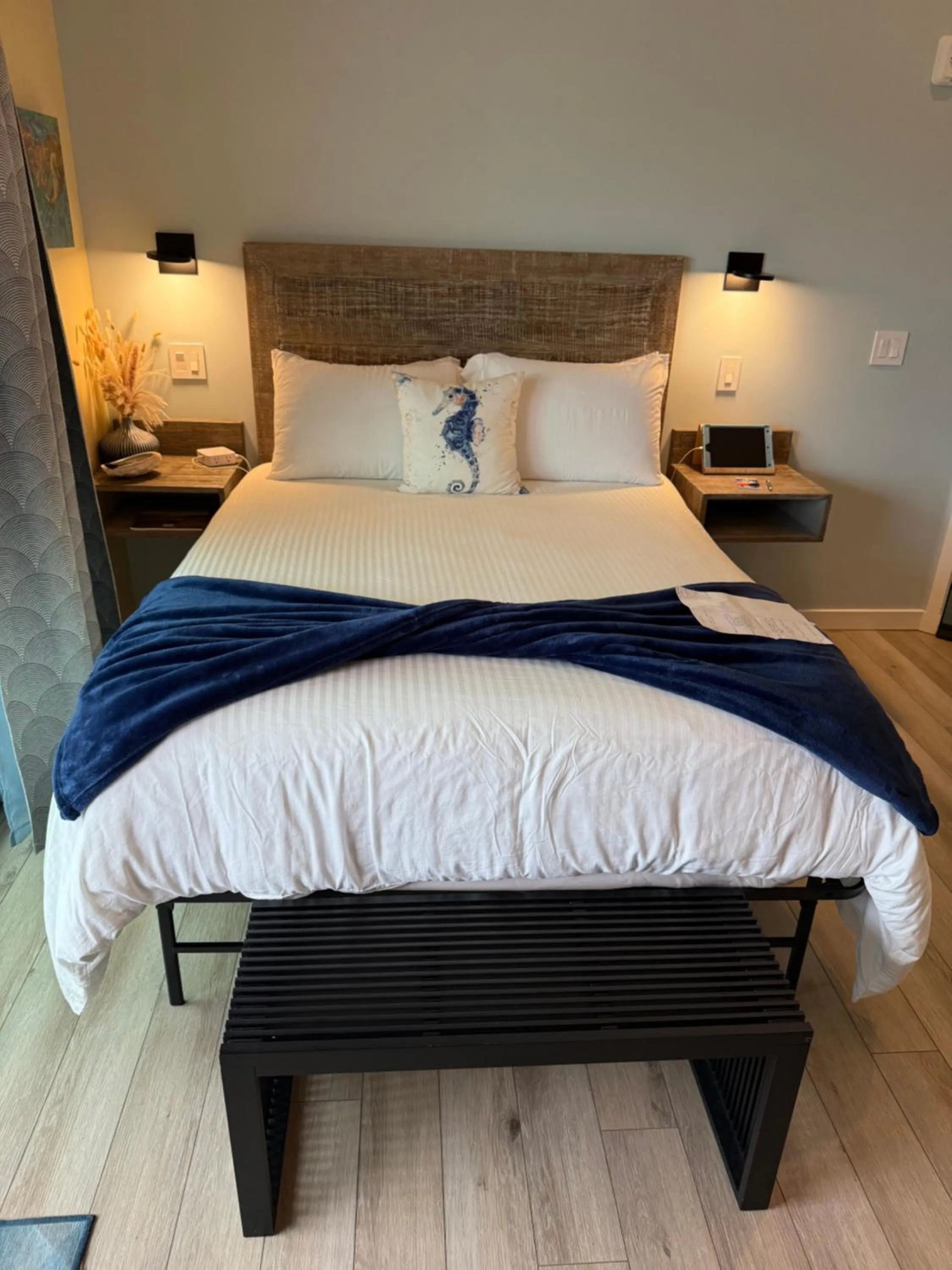 Bed in HarborWalk Inn