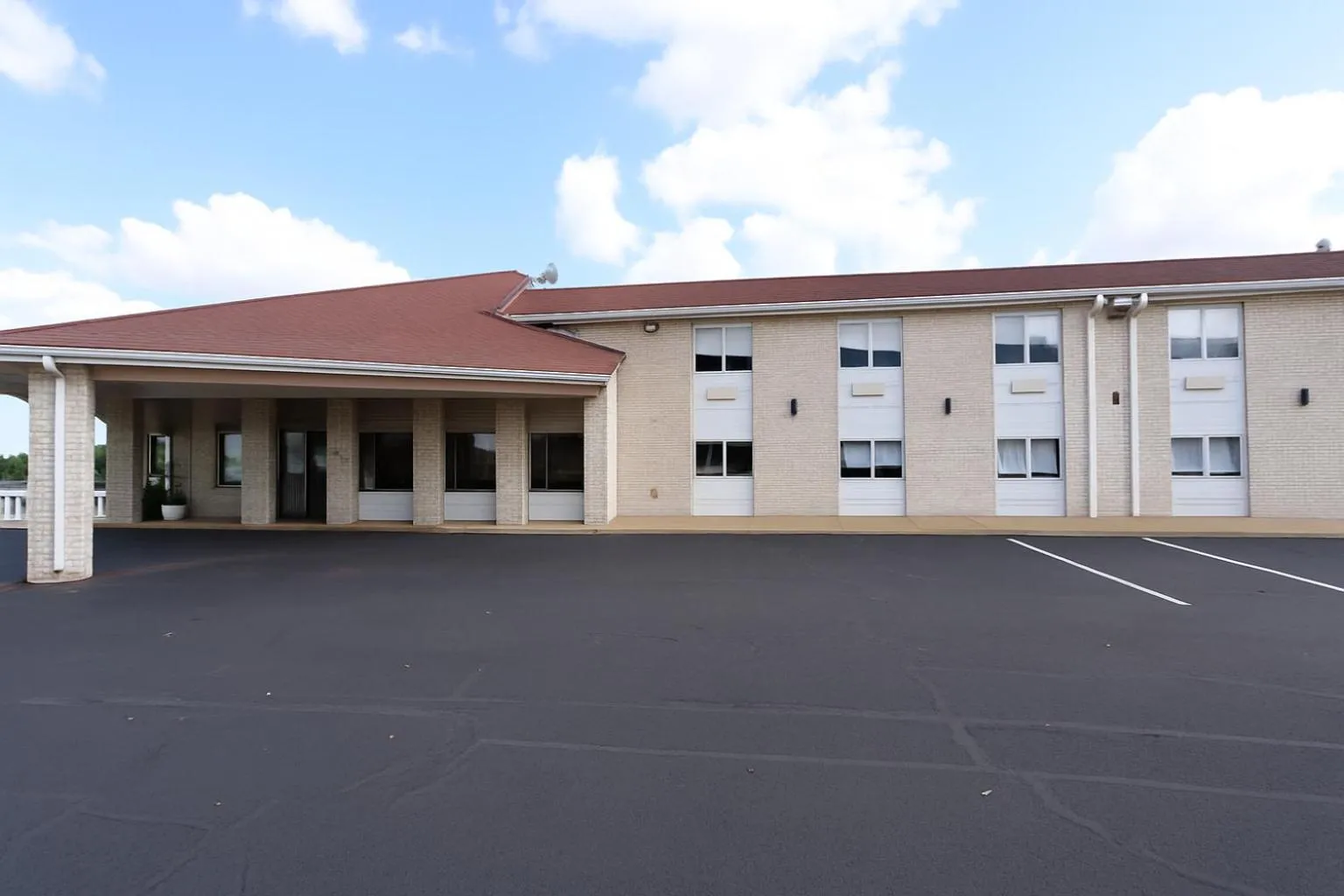 Property building in Days Inn by Wyndham Jackson