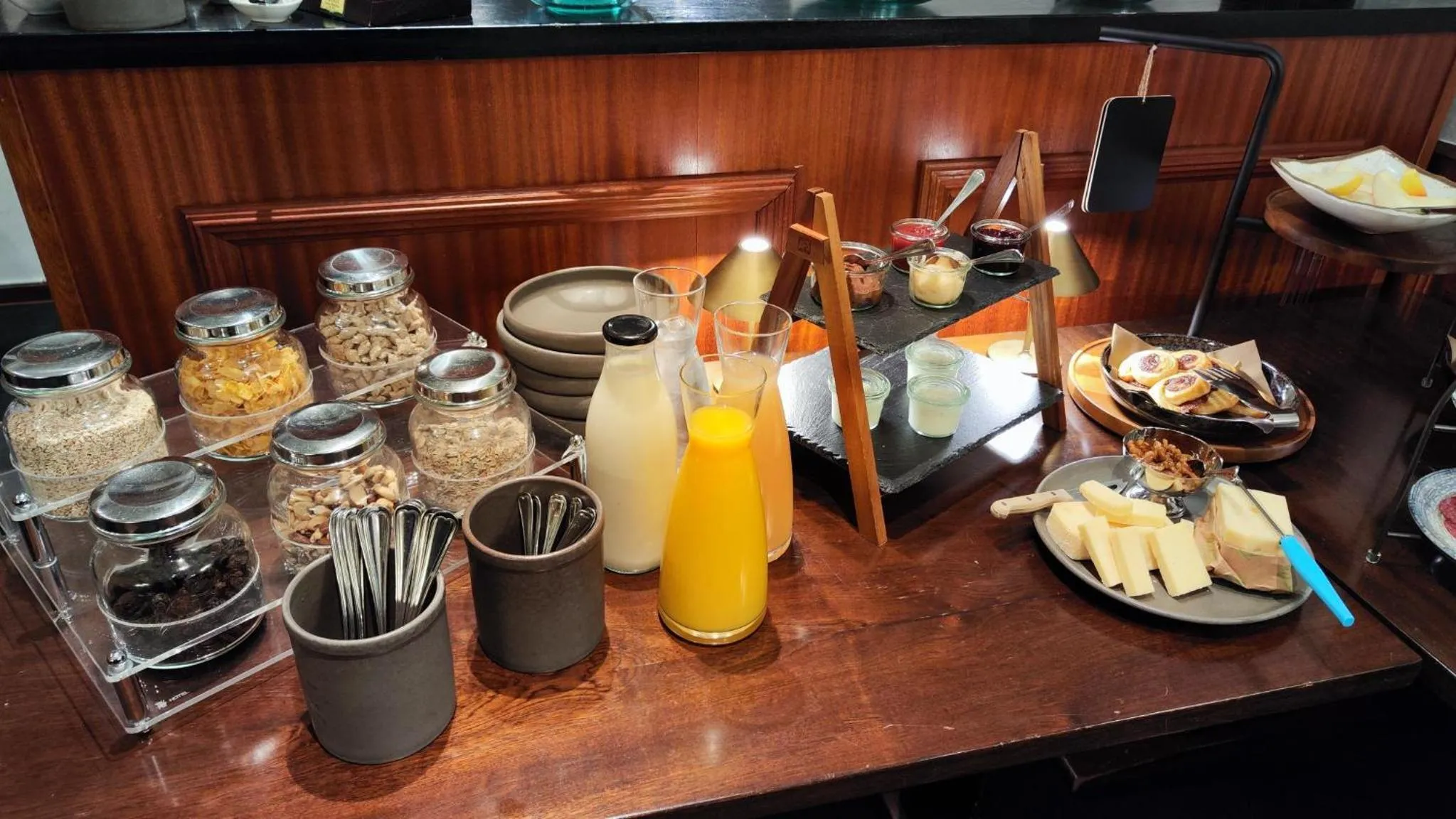 Breakfast in Banegaardshotellet