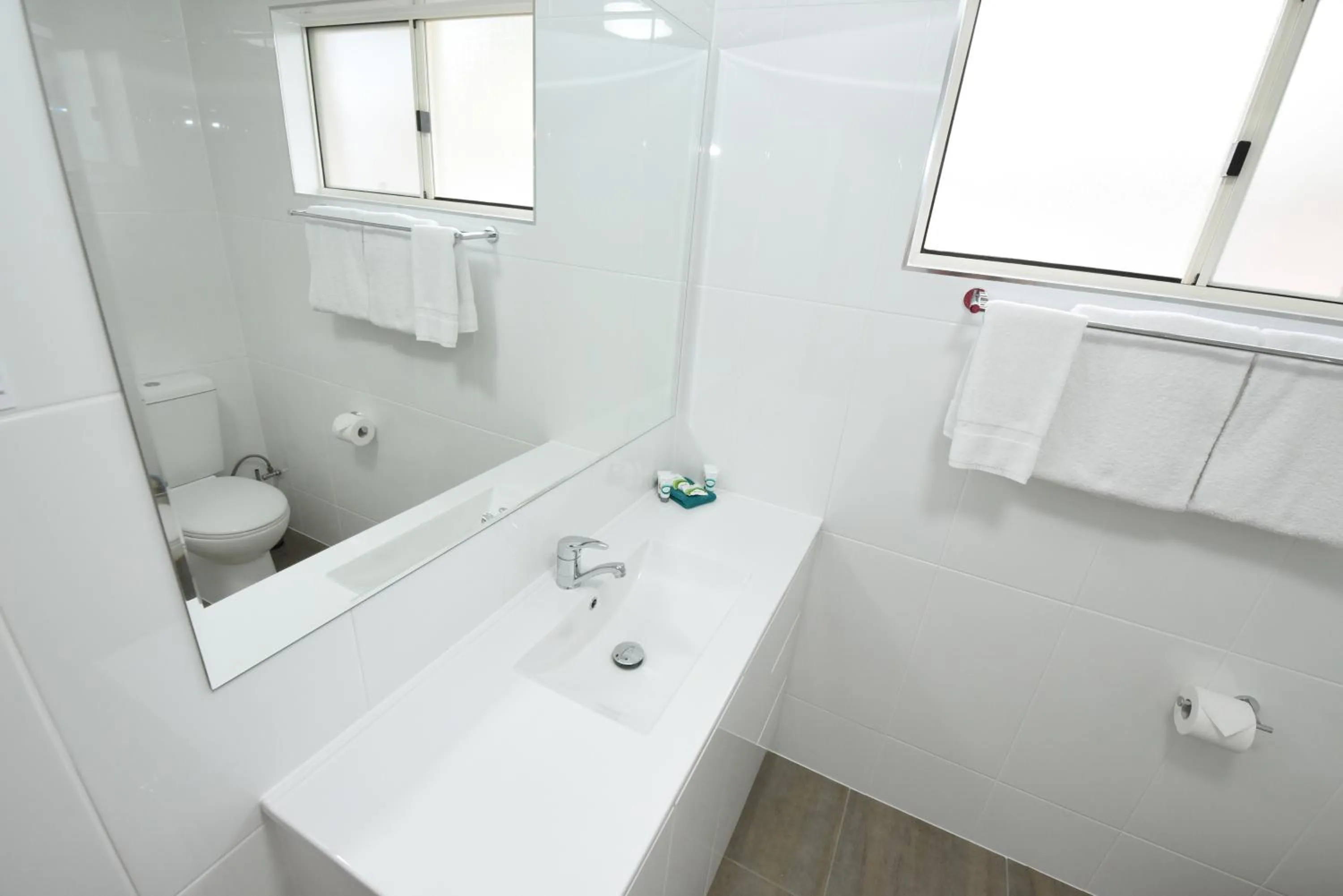 Bathroom in Raintree Motel Biloela