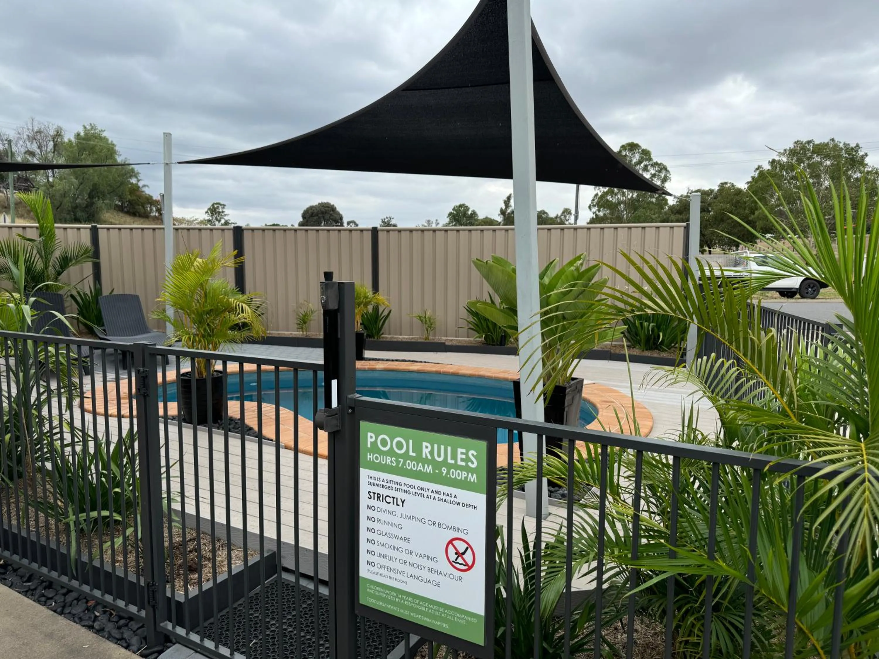 Swimming pool in Raintree Motel Biloela
