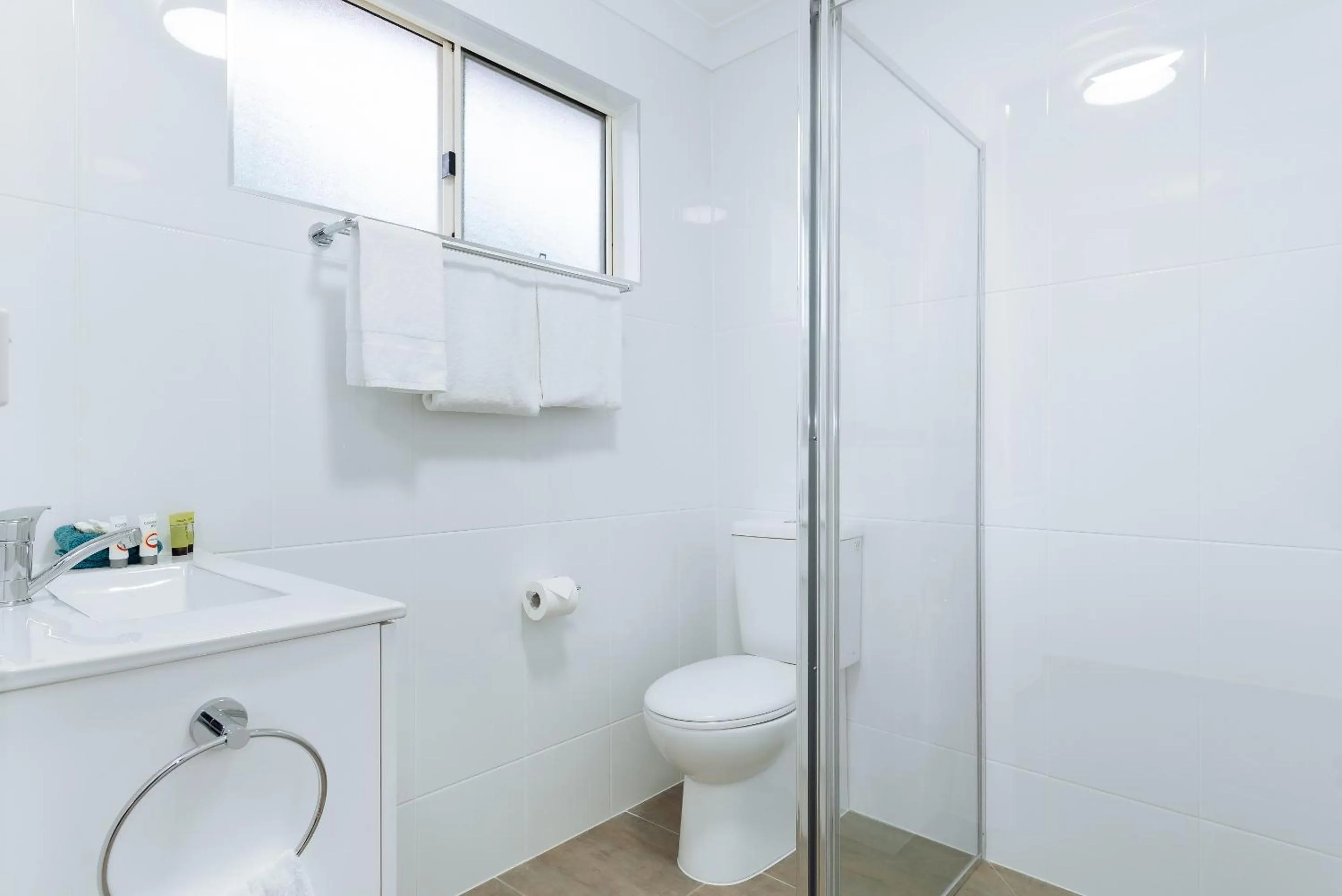 Bathroom in Raintree Motel Biloela