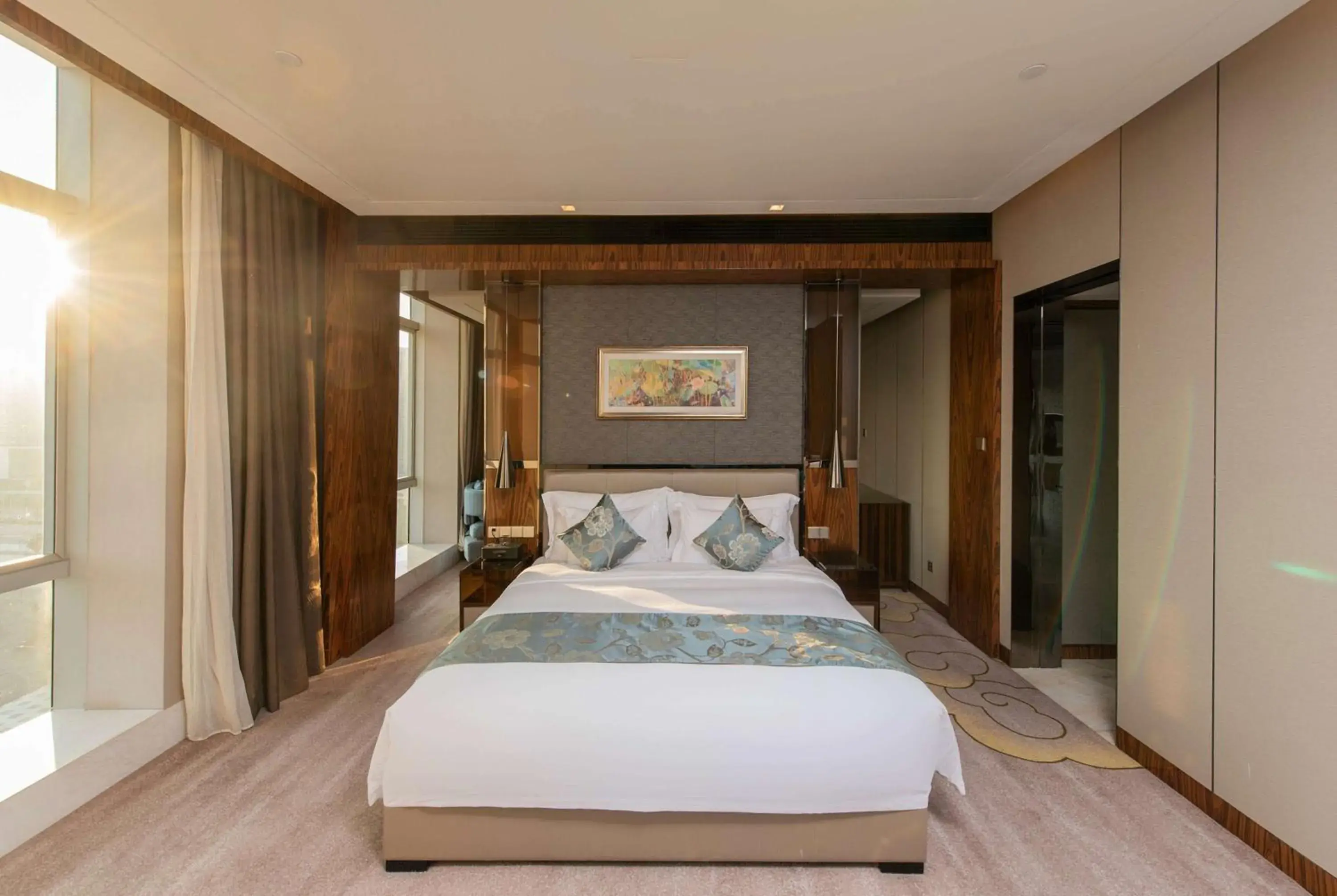 Business King Room - Non-Smoking in Ramada Plaza Liuzhou Liudong Business King Room - Non-Smoking in Ramada Plaza Liuzhou Liudong