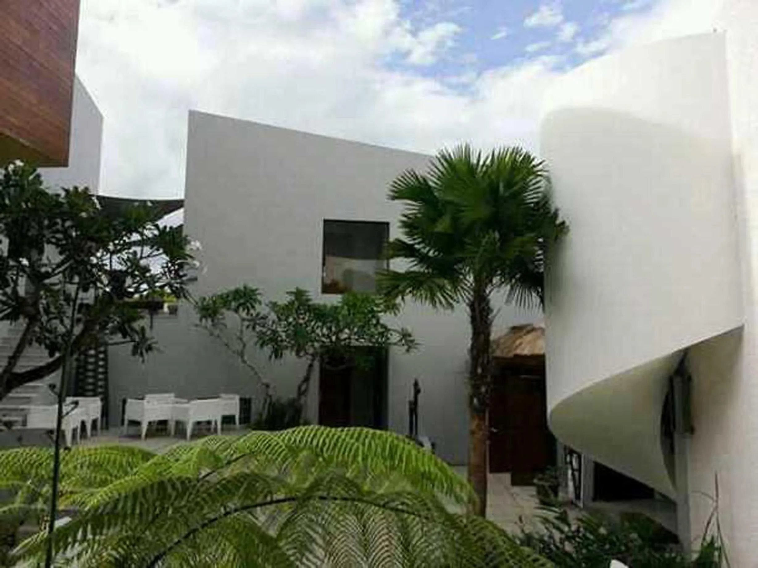 Garden in Scala Bed and Beyond