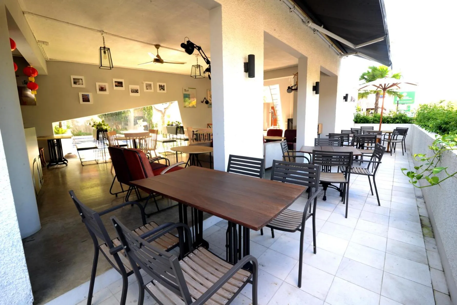 Restaurant/places to eat in Scala Bed and Beyond