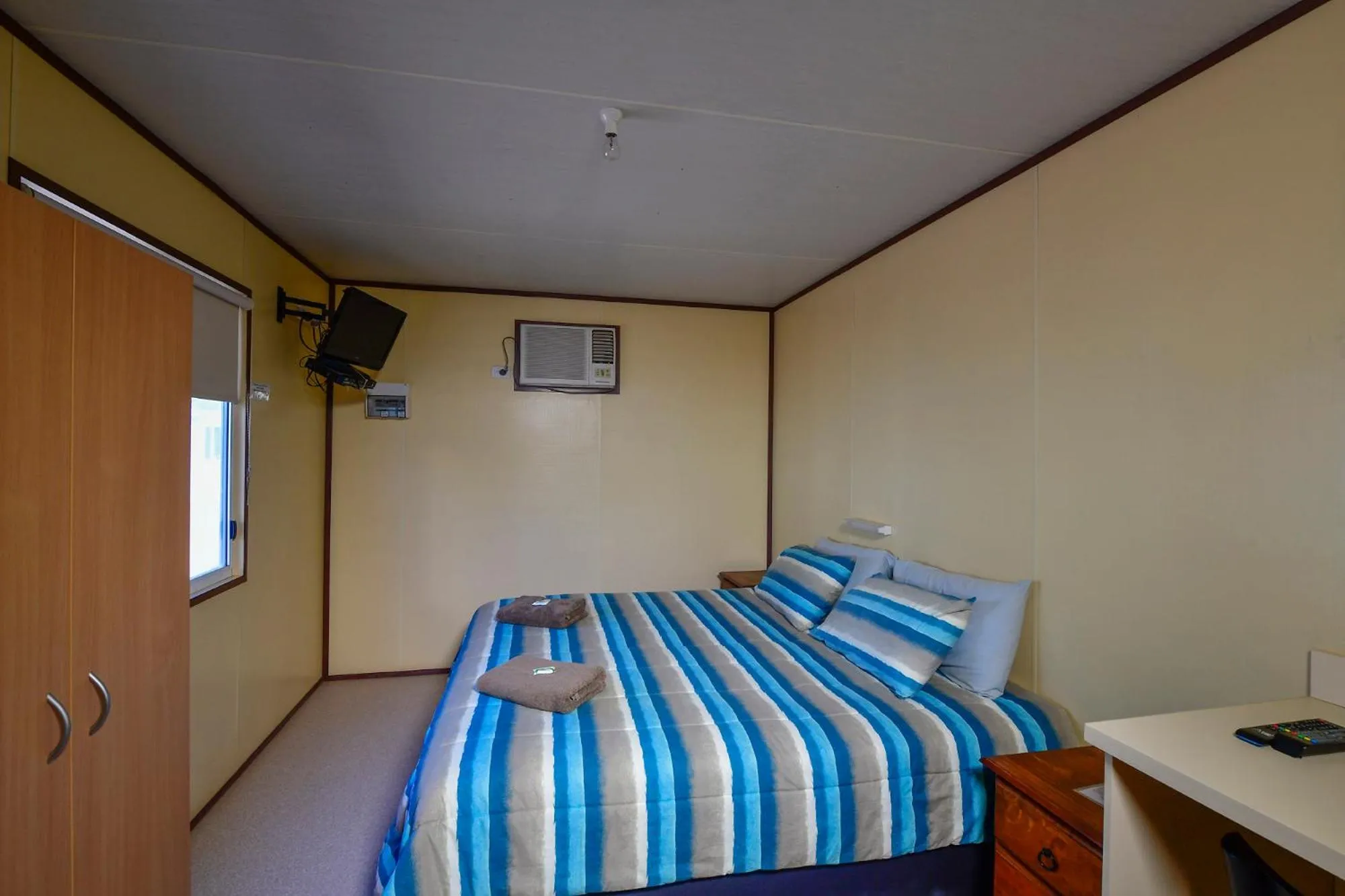 Bed in William Creek Camp Ground & Units