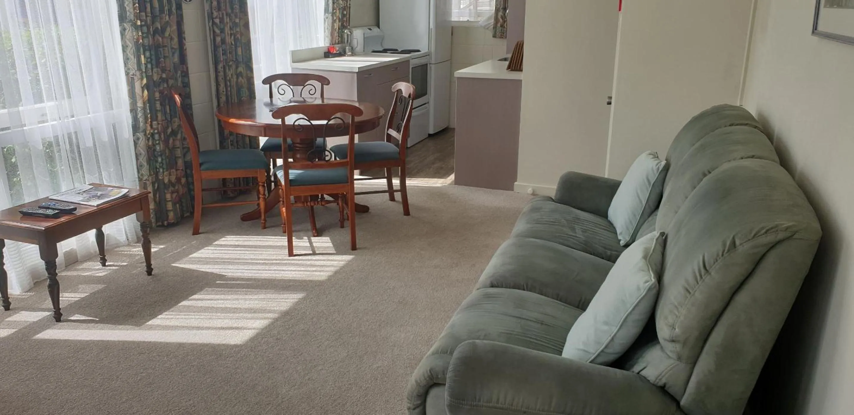 Living room in Akaroa Village Inn