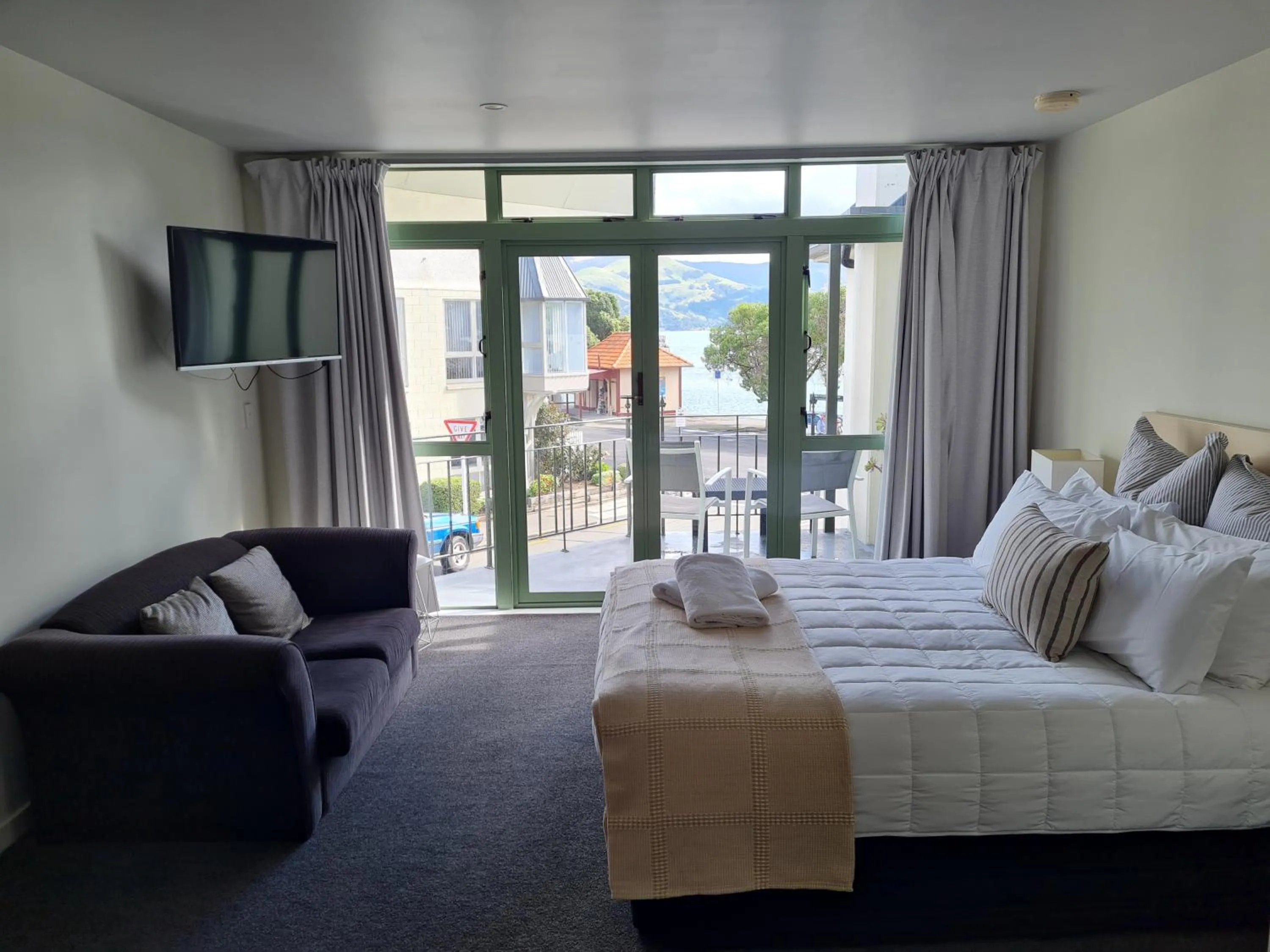 Bed in Akaroa Village Inn