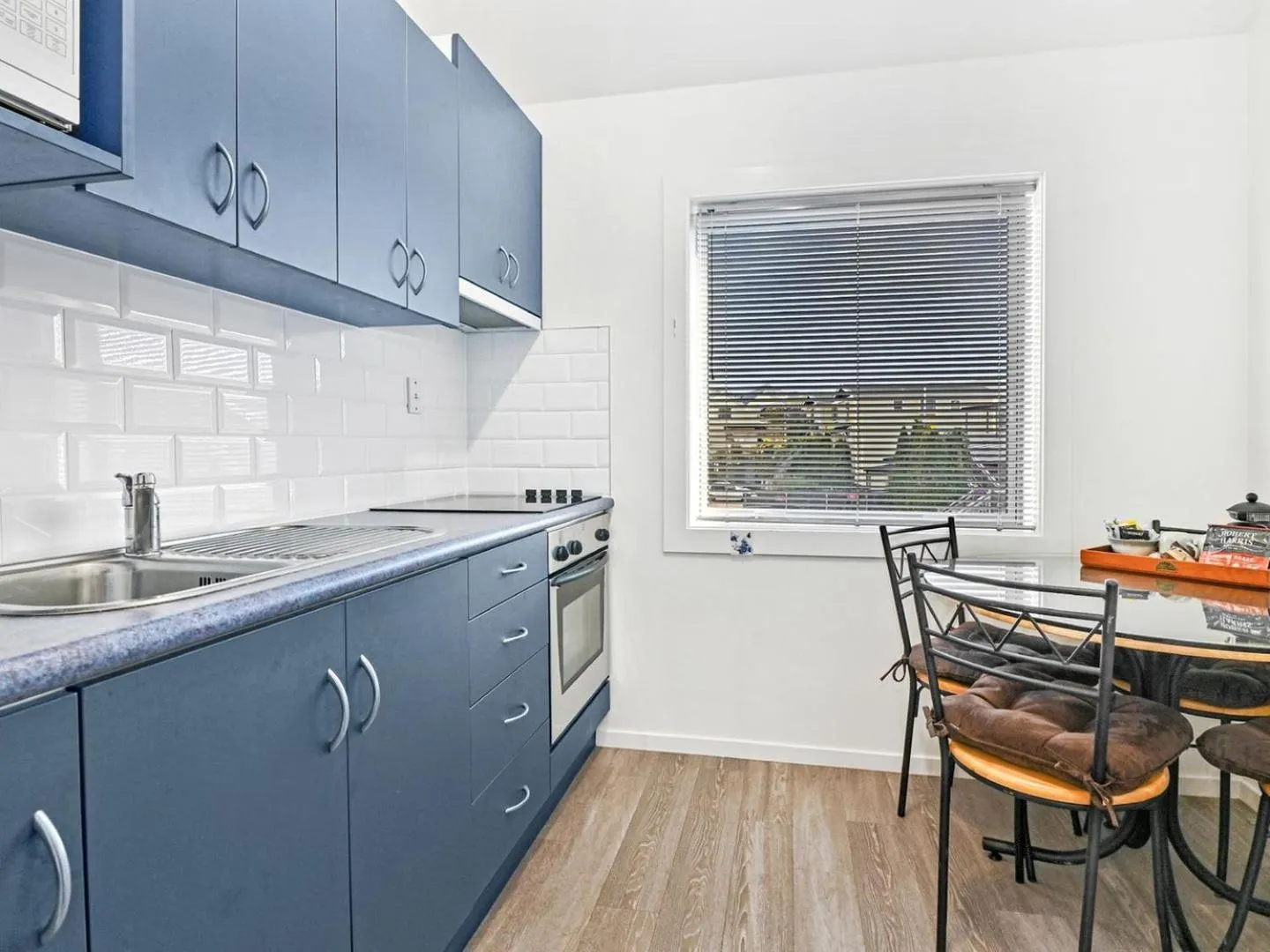 Kitchen or kitchenette in Akaroa Village Inn