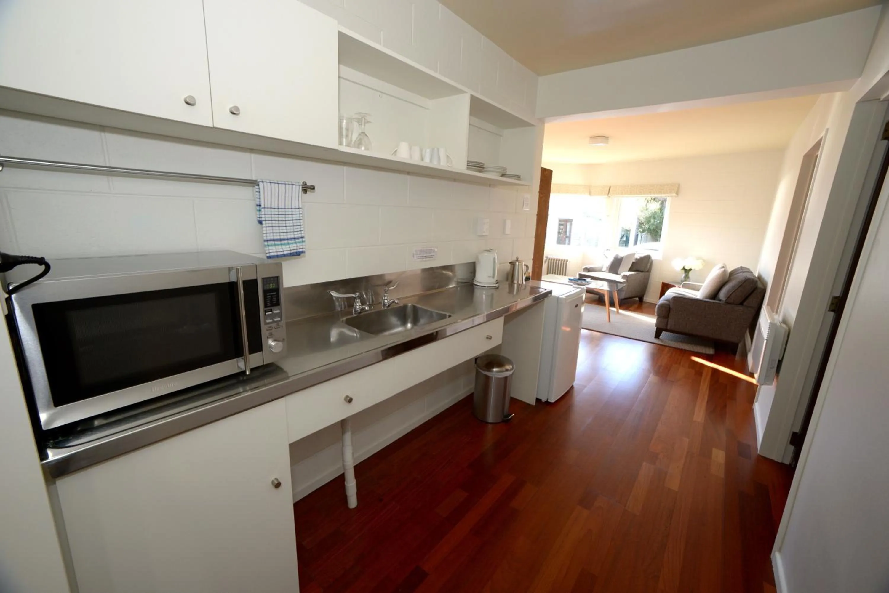 Kitchen or kitchenette in Akaroa Village Inn