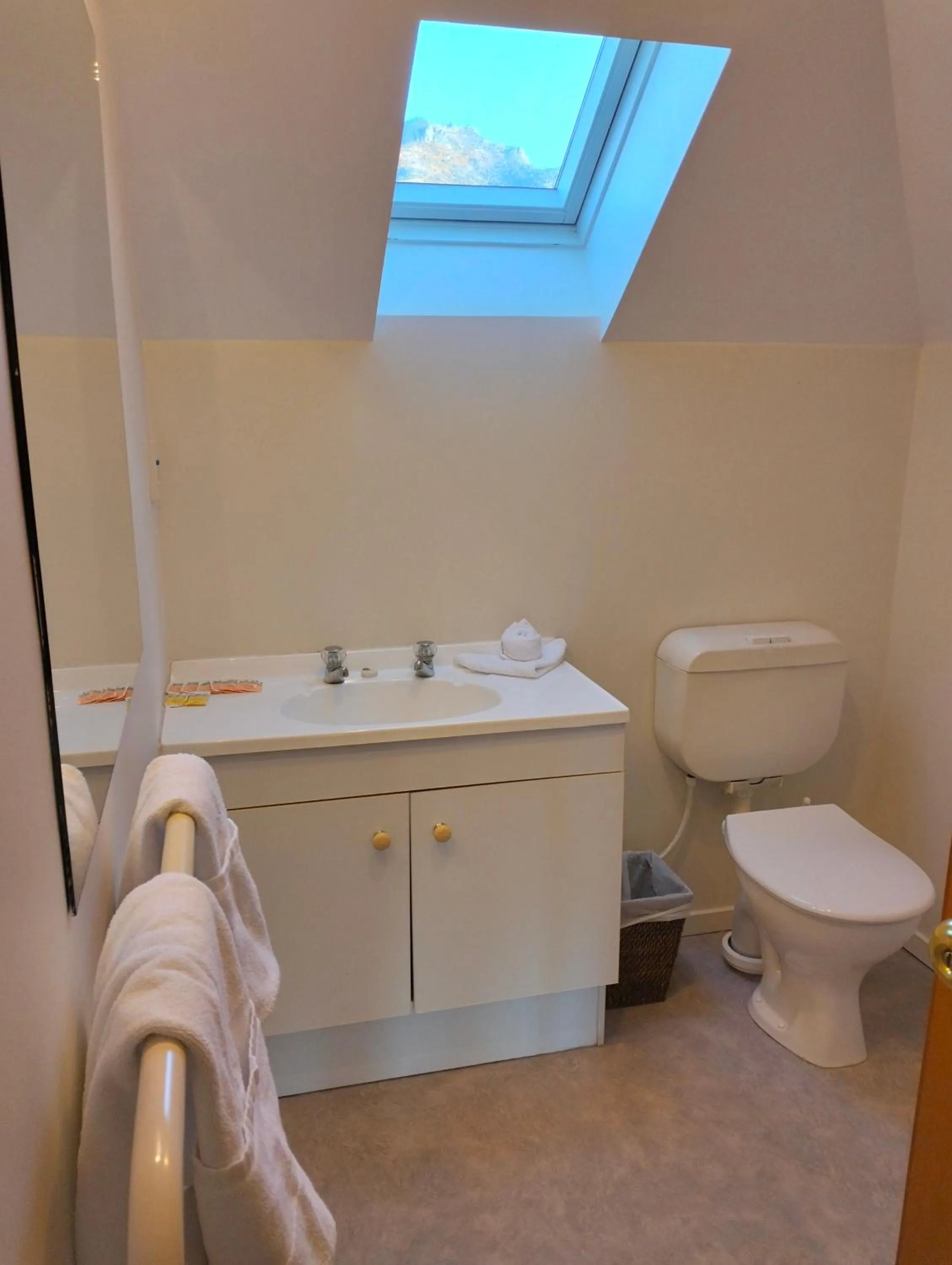 Bathroom in Akaroa Village Inn