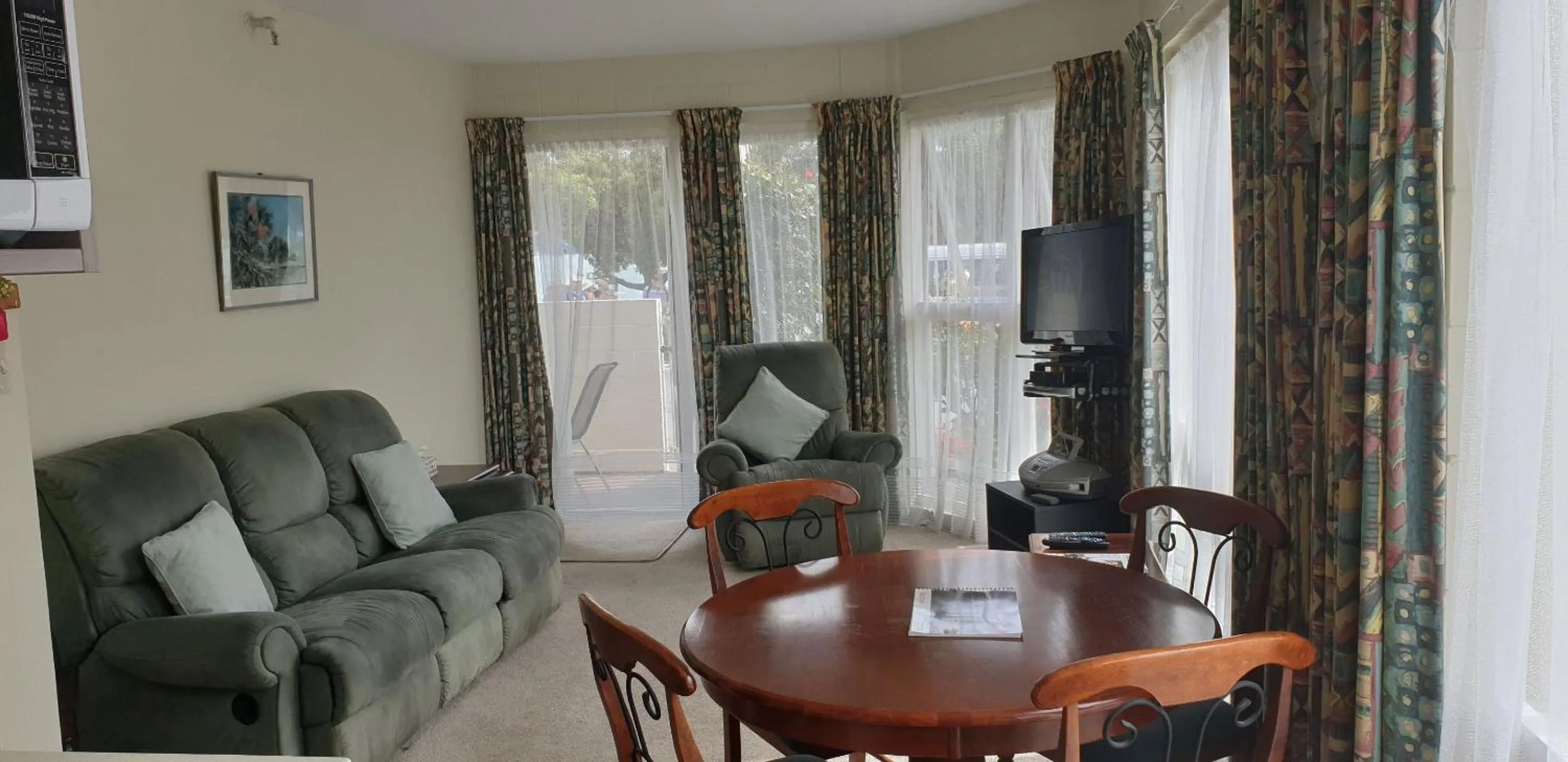 Living room in Akaroa Village Inn