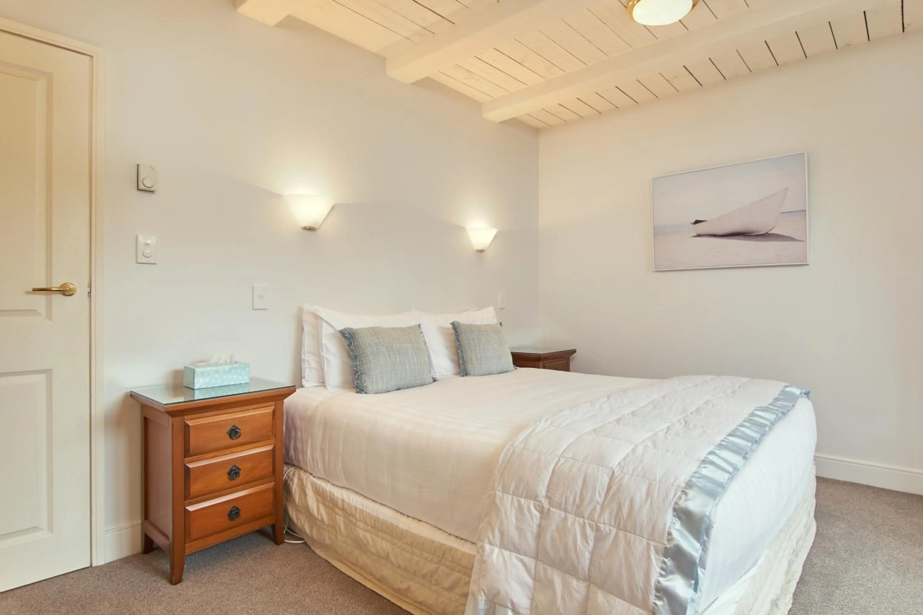 Bedroom, Bed in Akaroa Village Inn