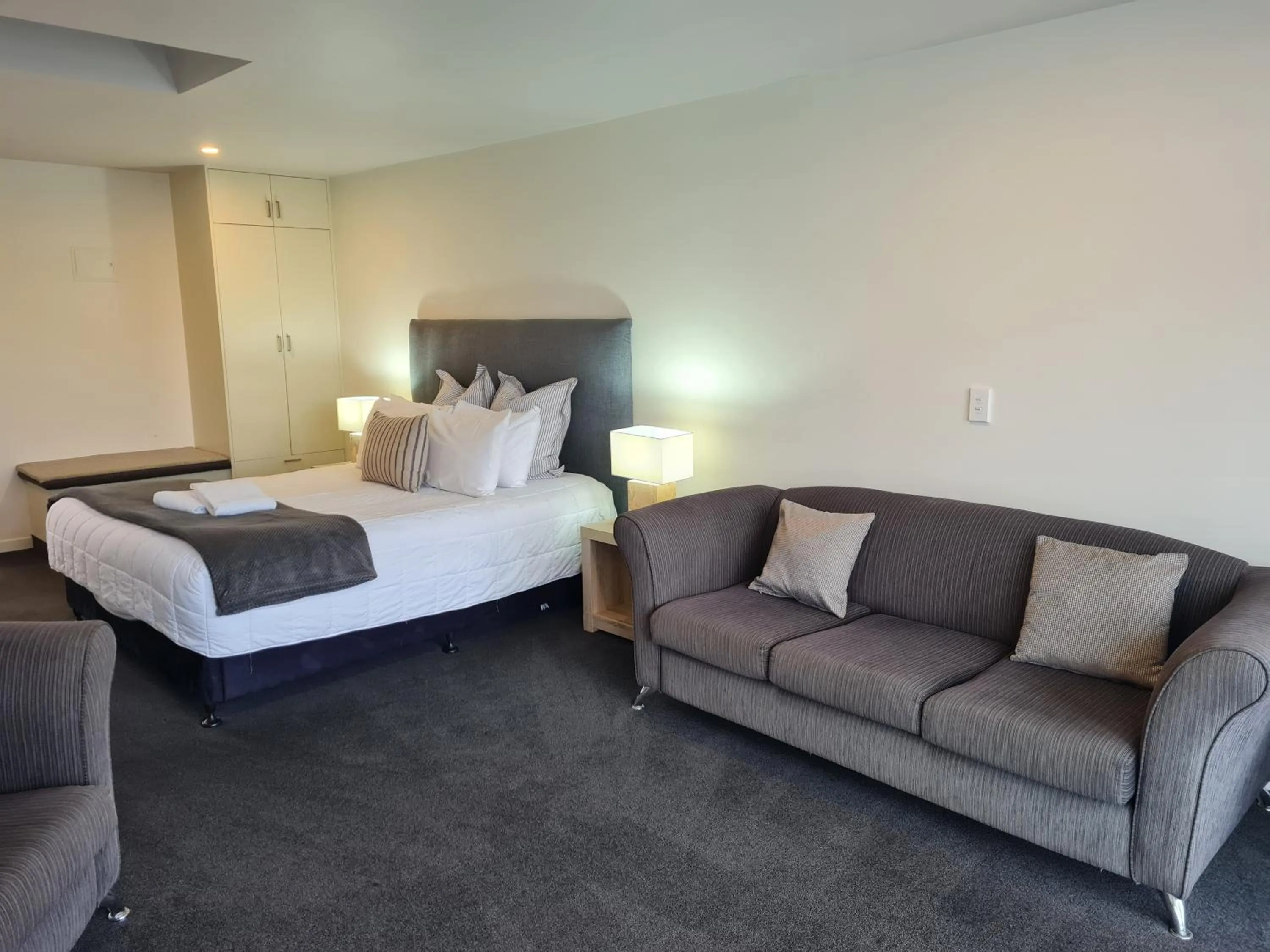 Bed in Akaroa Village Inn