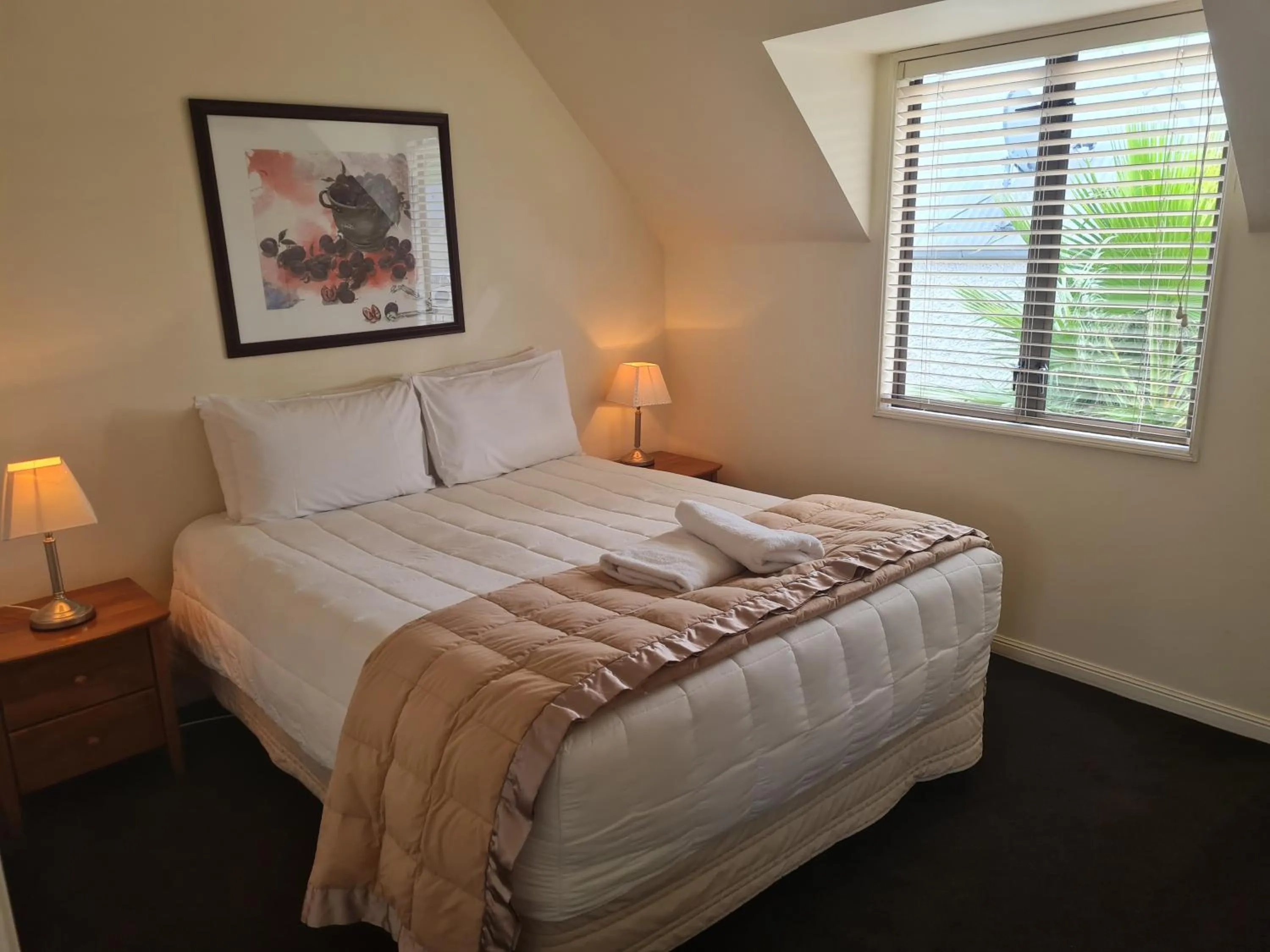 Bed in Akaroa Village Inn