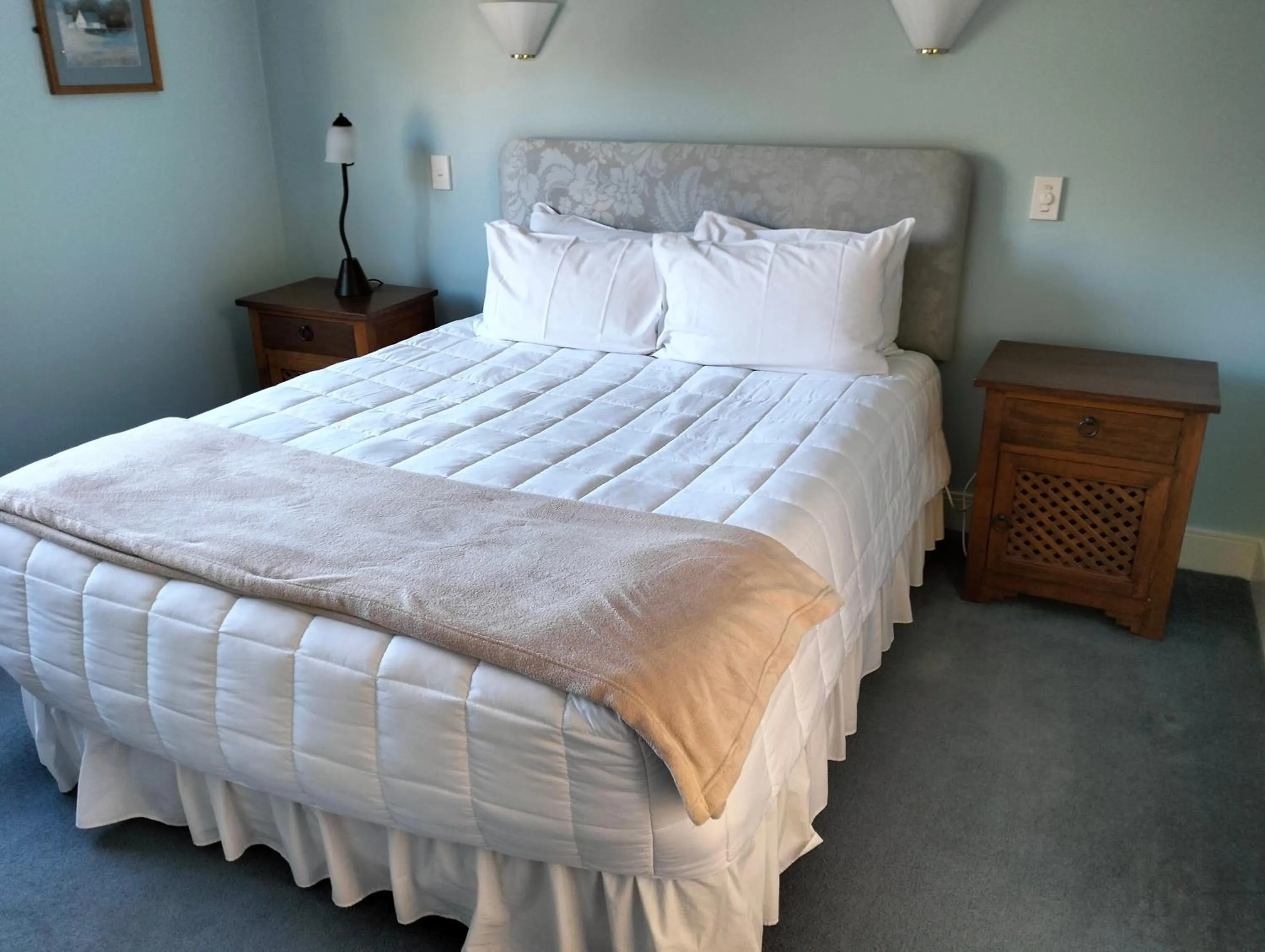 Bedroom, Bed in Akaroa Village Inn