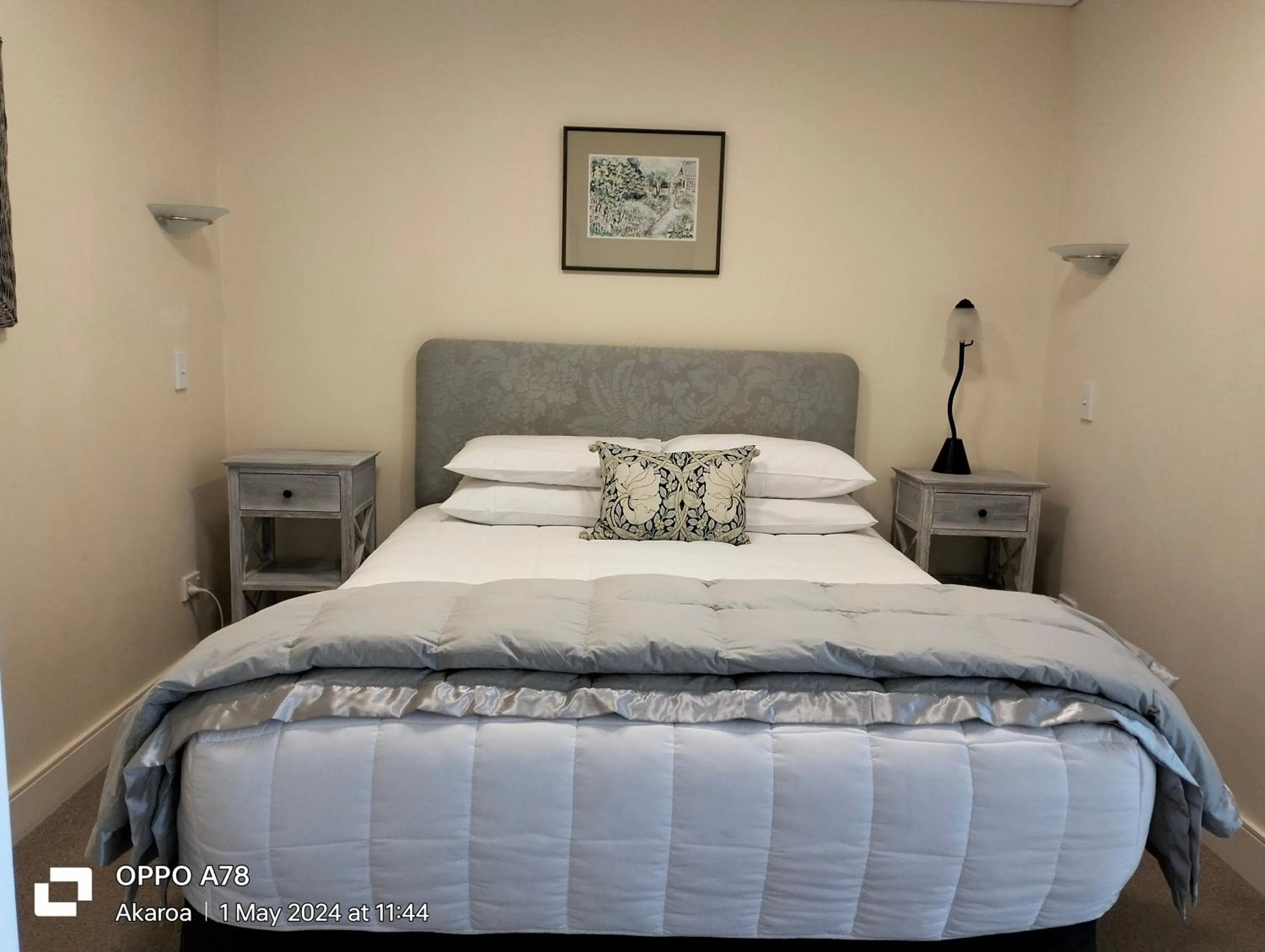 Bed in Akaroa Village Inn