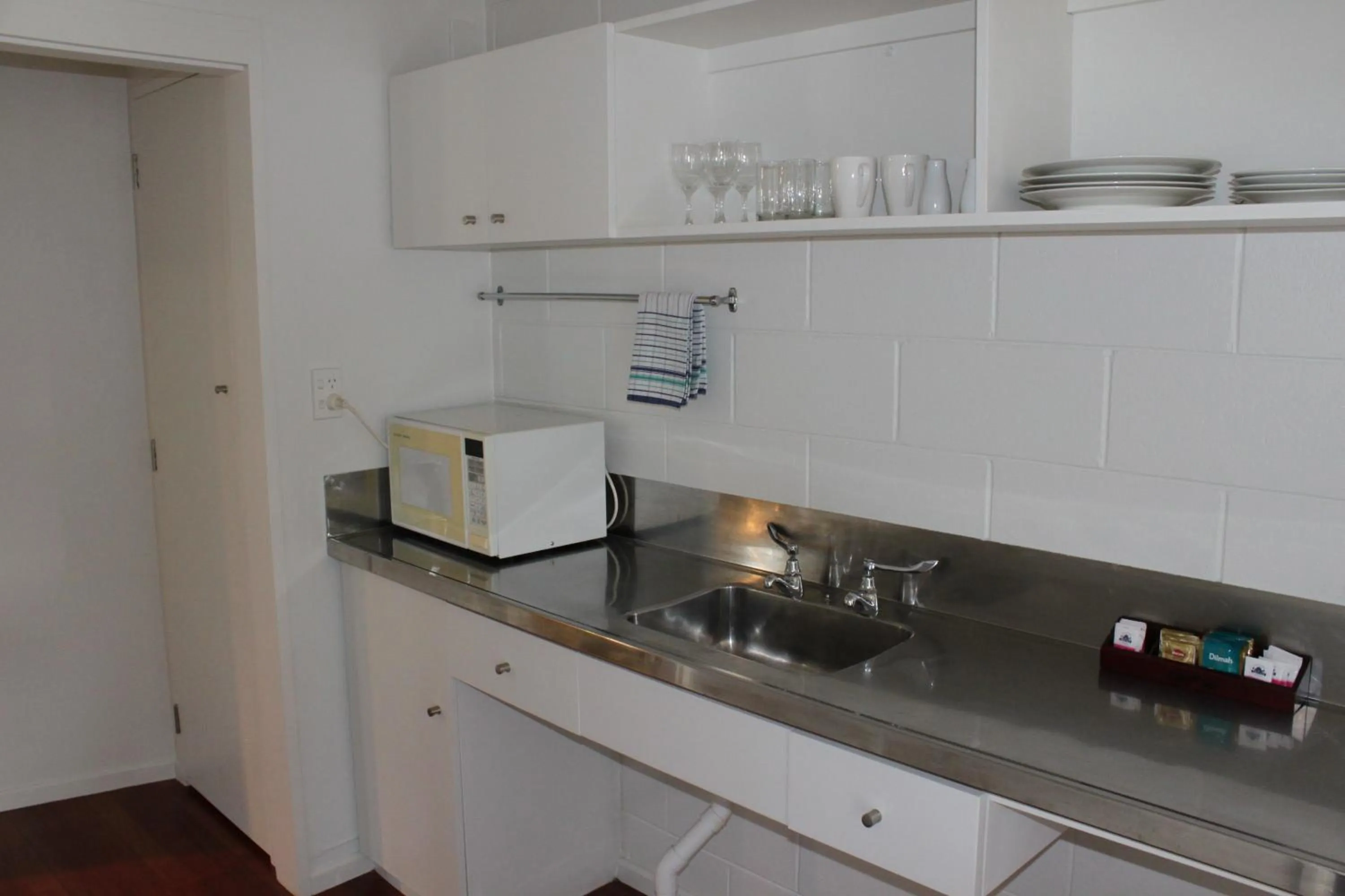 Kitchen or kitchenette in Akaroa Village Inn