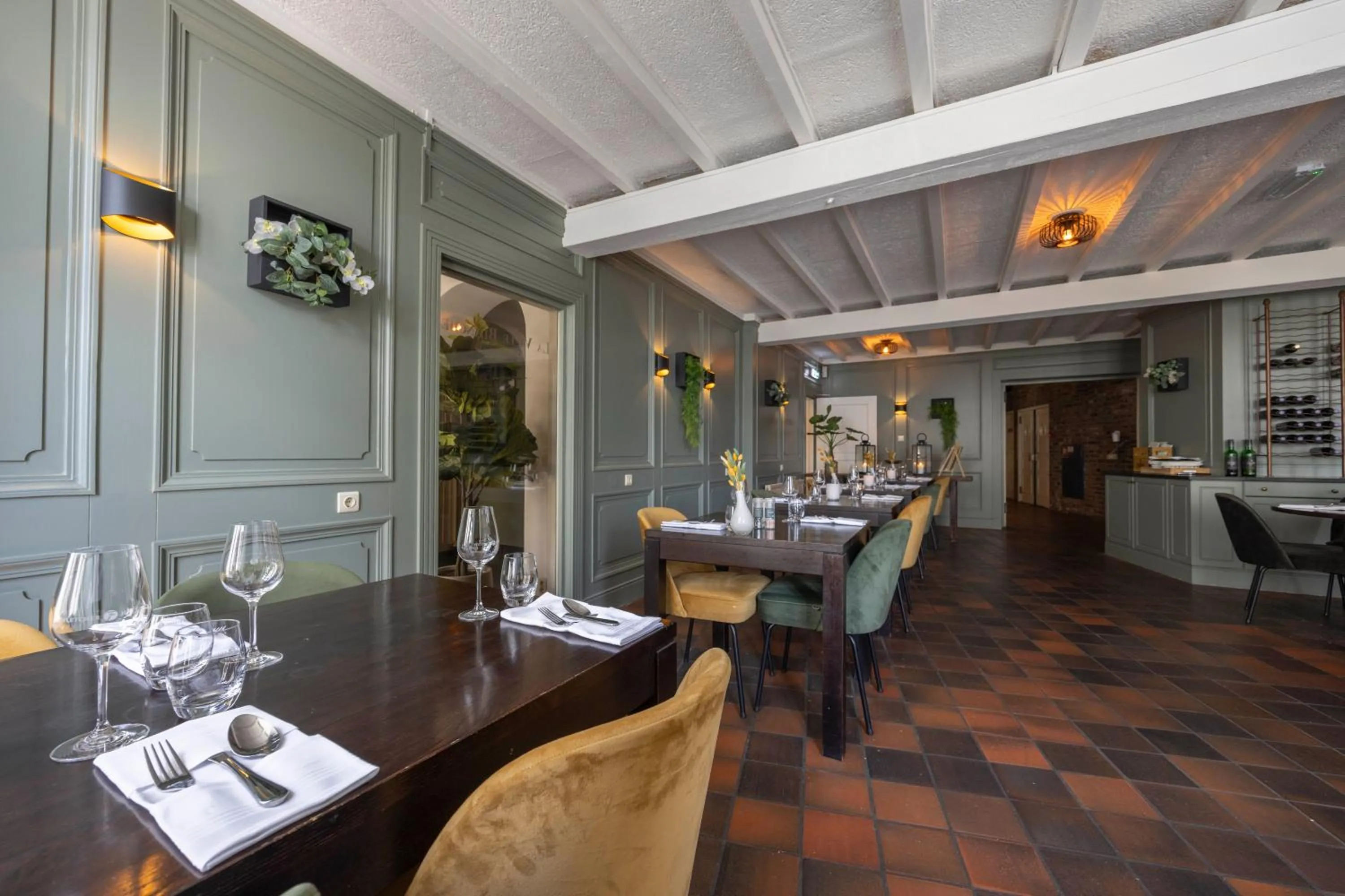 Restaurant/places to eat in Fletcher Hotel La Ville Blanche