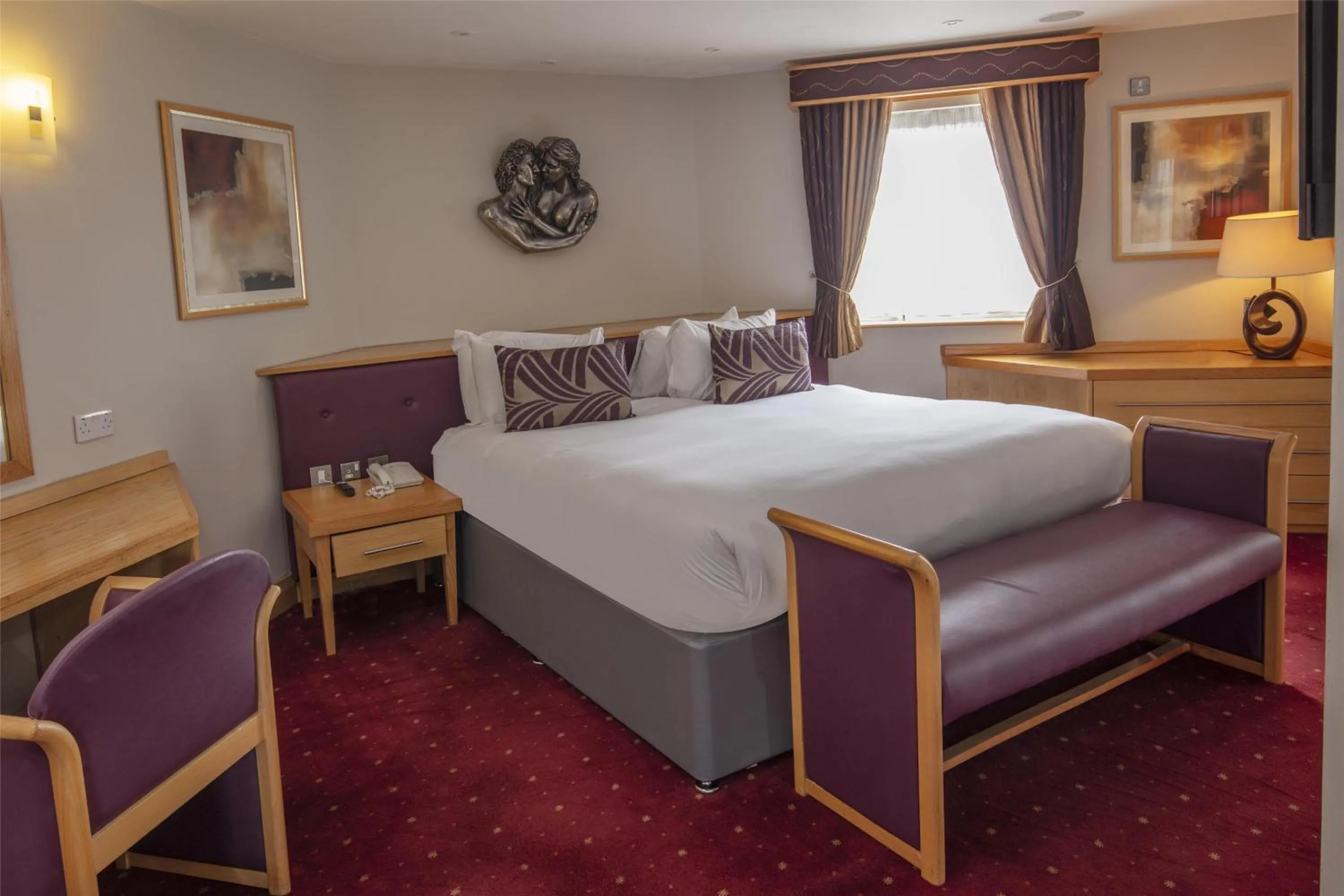 Photo of the whole room, Bed in Best Western Premier Suites Hotel & Spa Liverpool-Knowsley