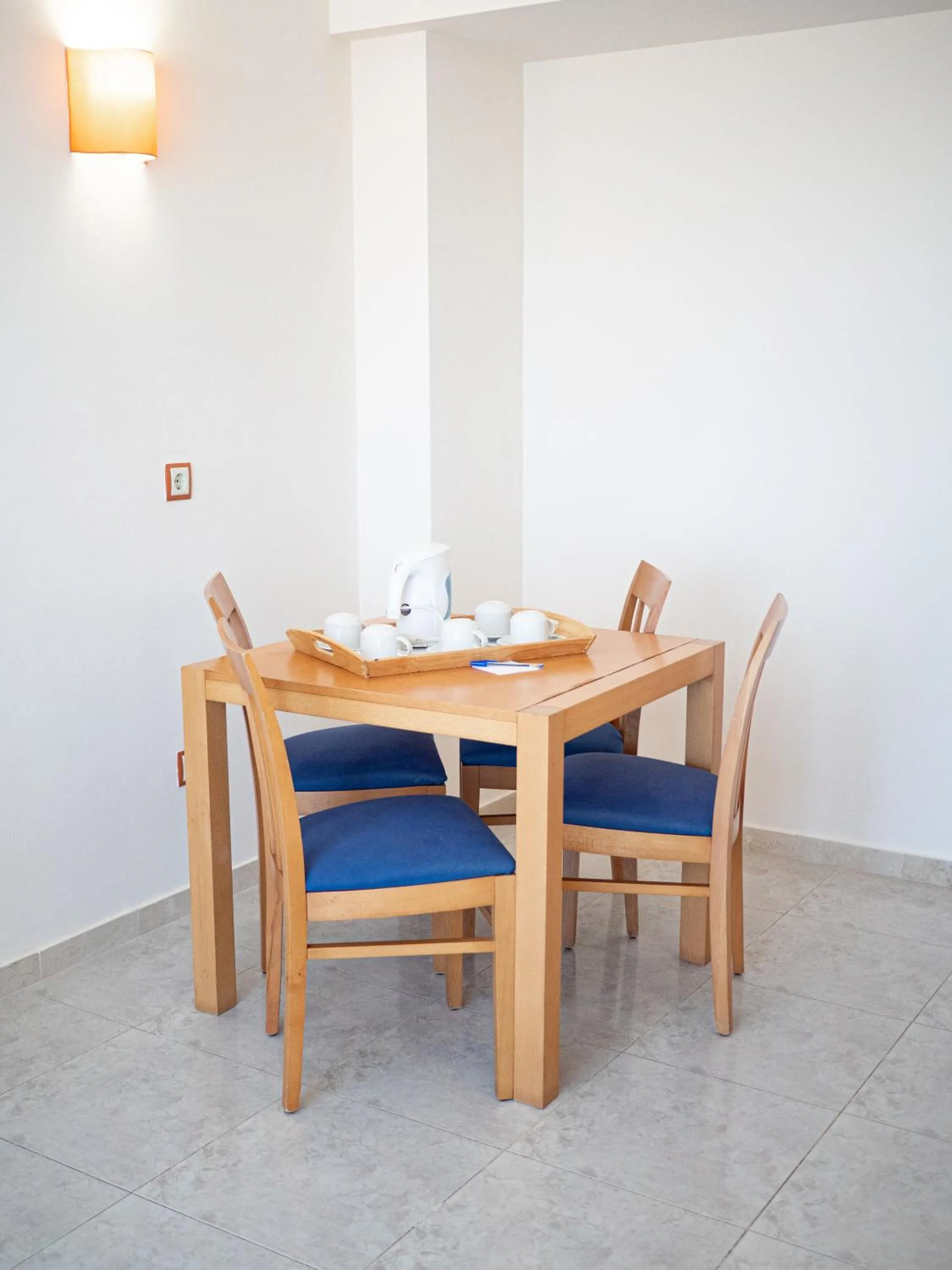 Coffee/tea facilities in Hotel Atlantic by Hoteles Centric