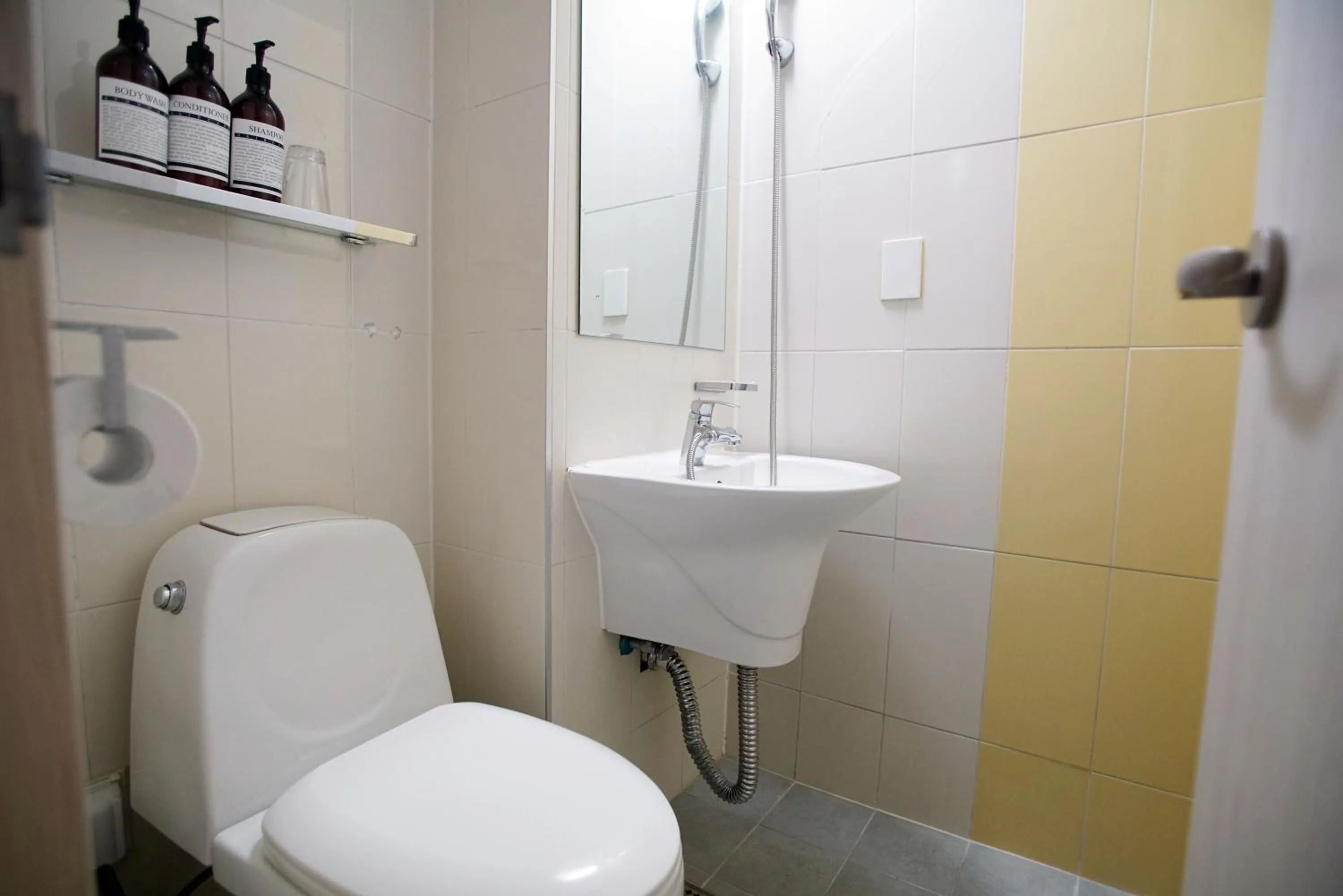 Bathroom in Hotel DADA Insadong