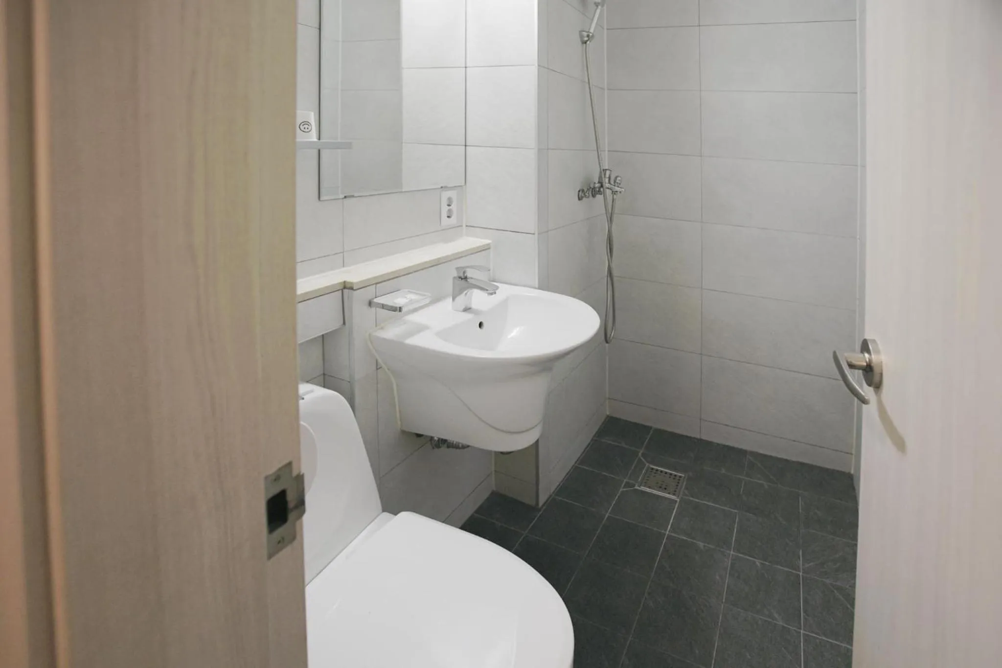 Shower in Hotel DADA Insadong