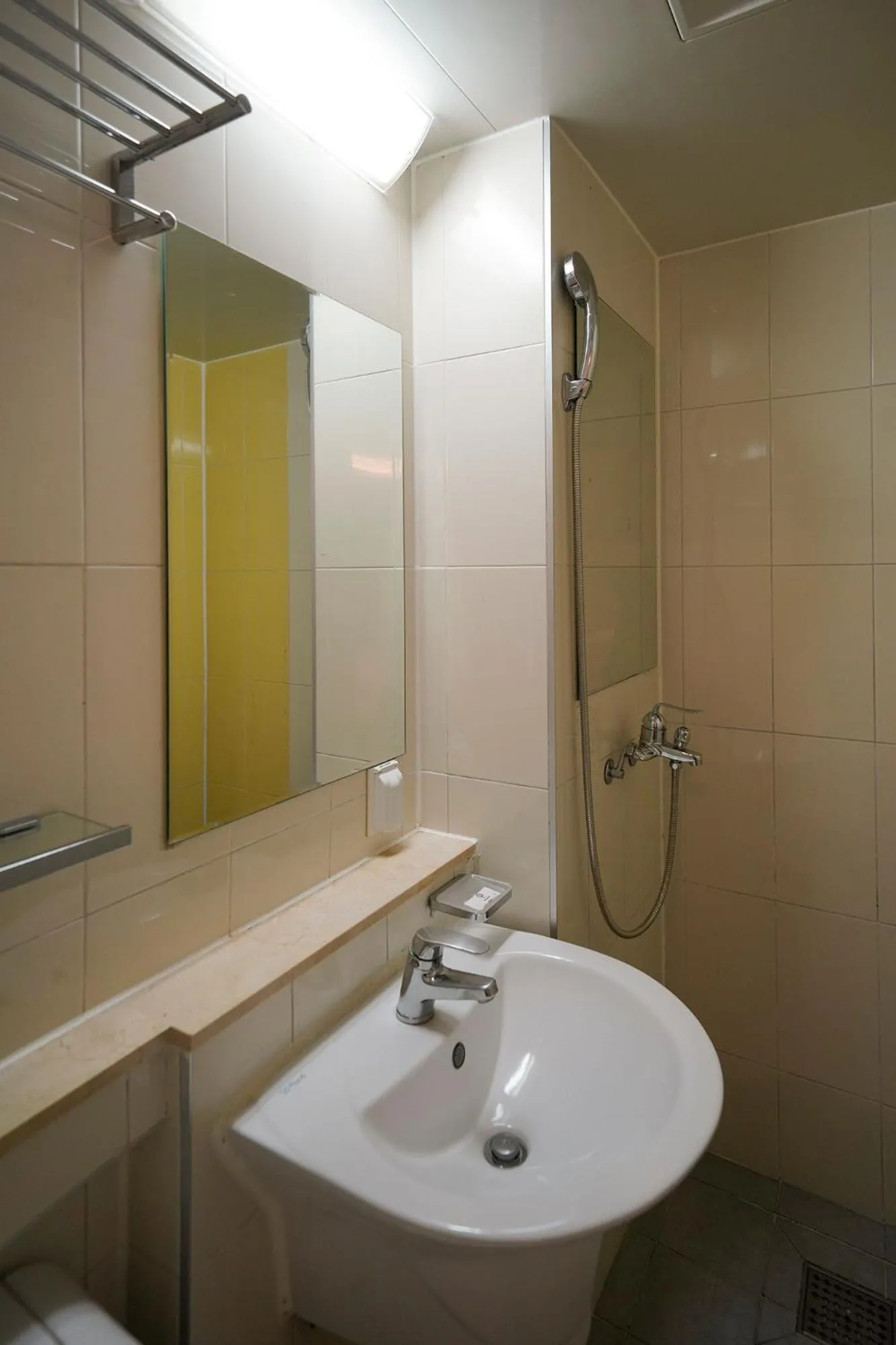 Shower in Hotel DADA Insadong