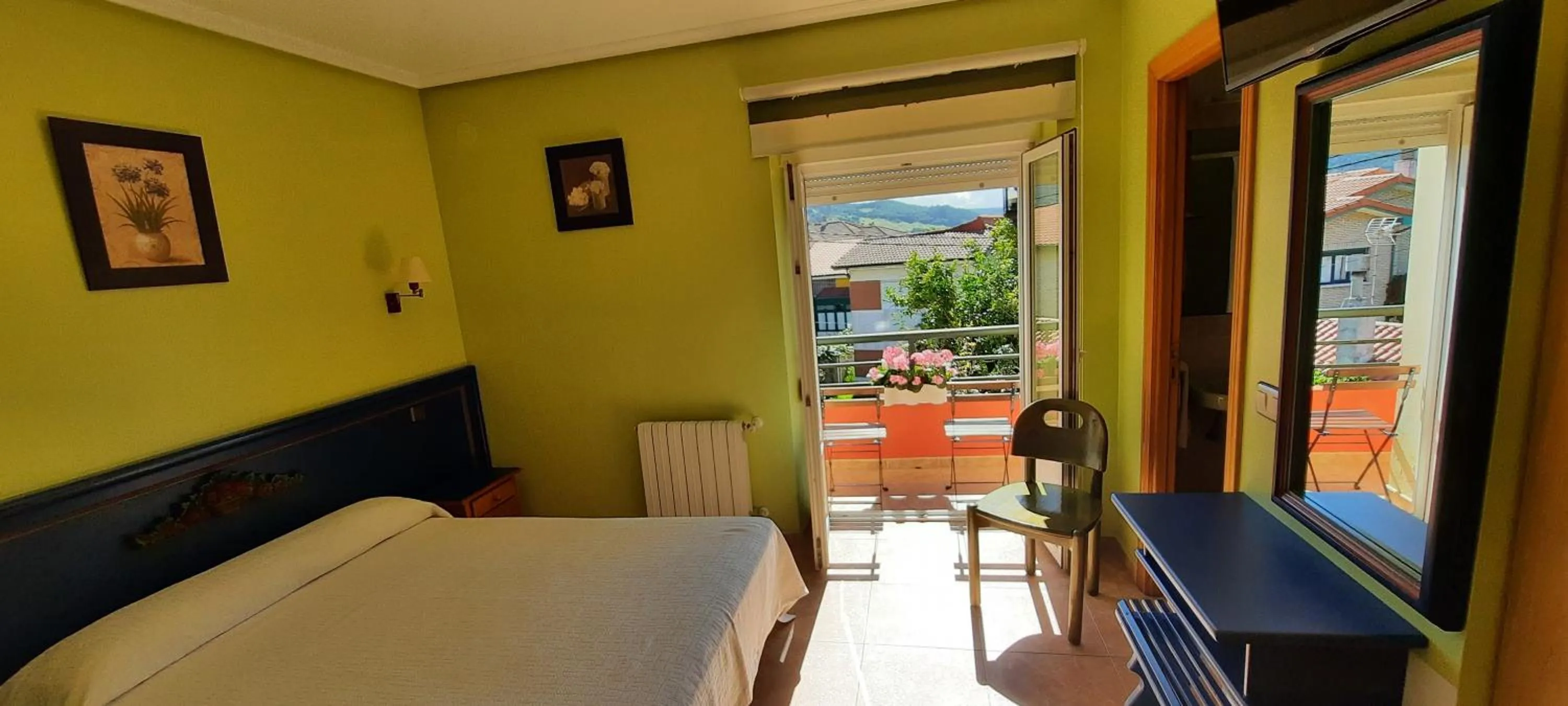 Photo of the whole room, Bed in Hostería La Casona