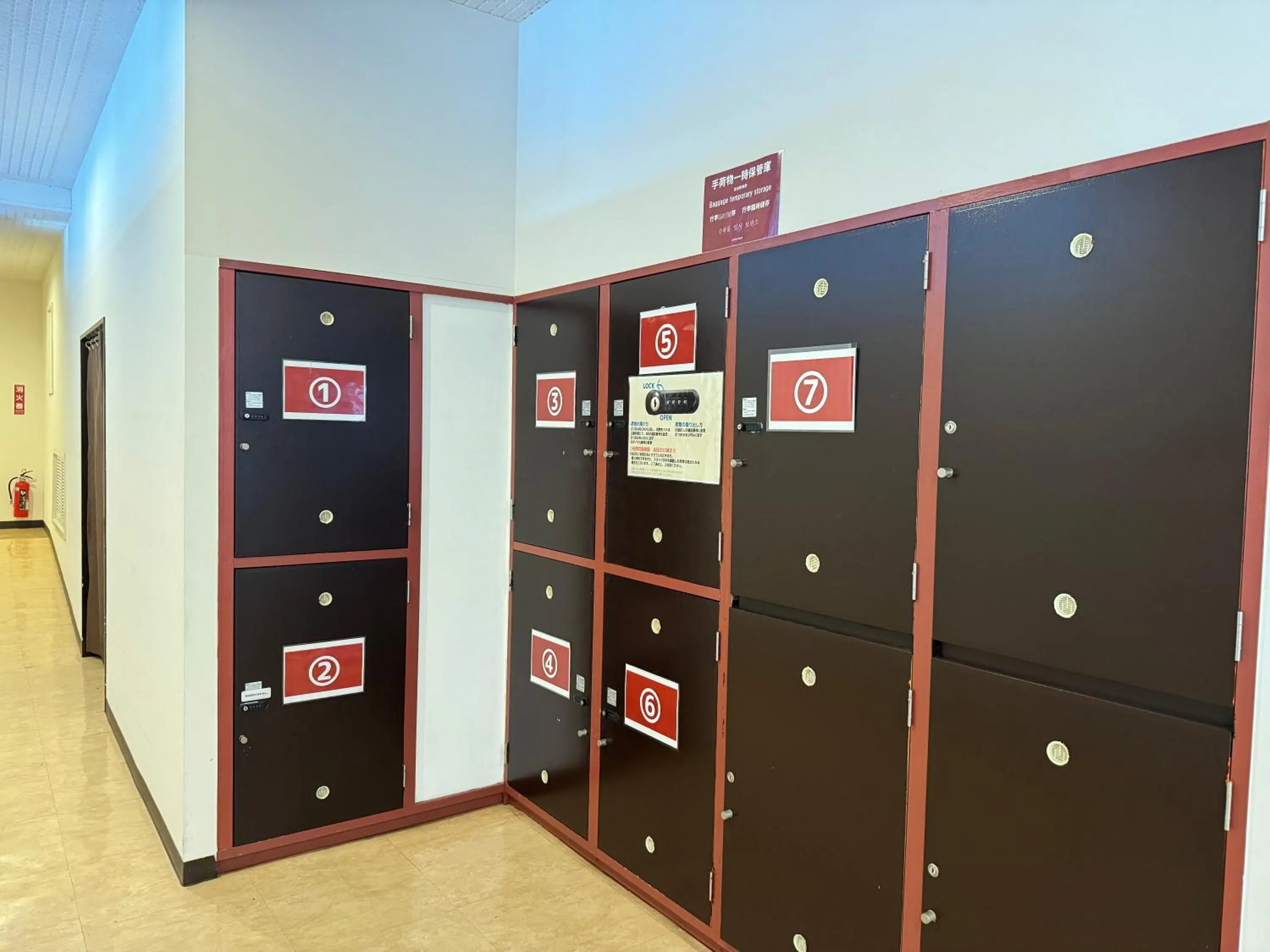 microwave in Hotel Orox