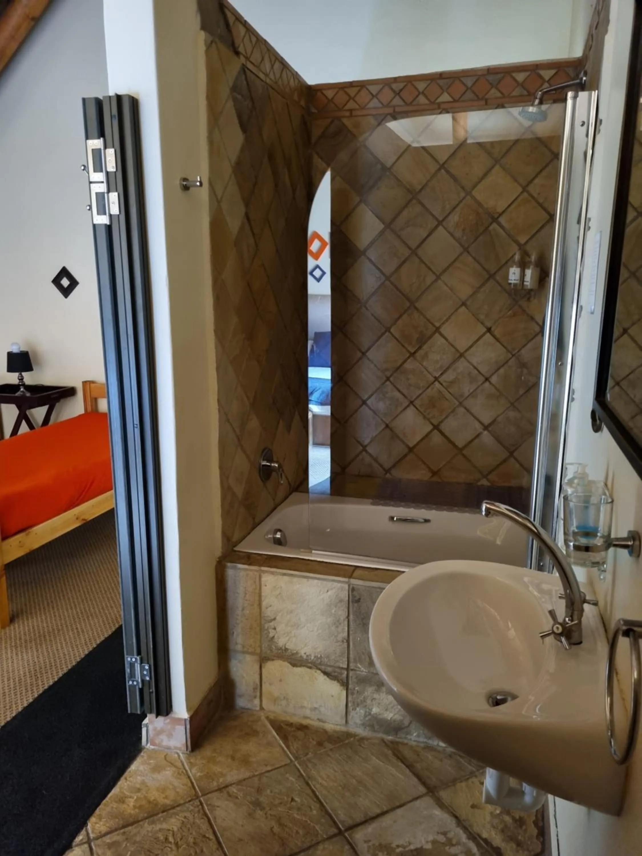 Shower in 19th Hole Golf Villa Guesthouse