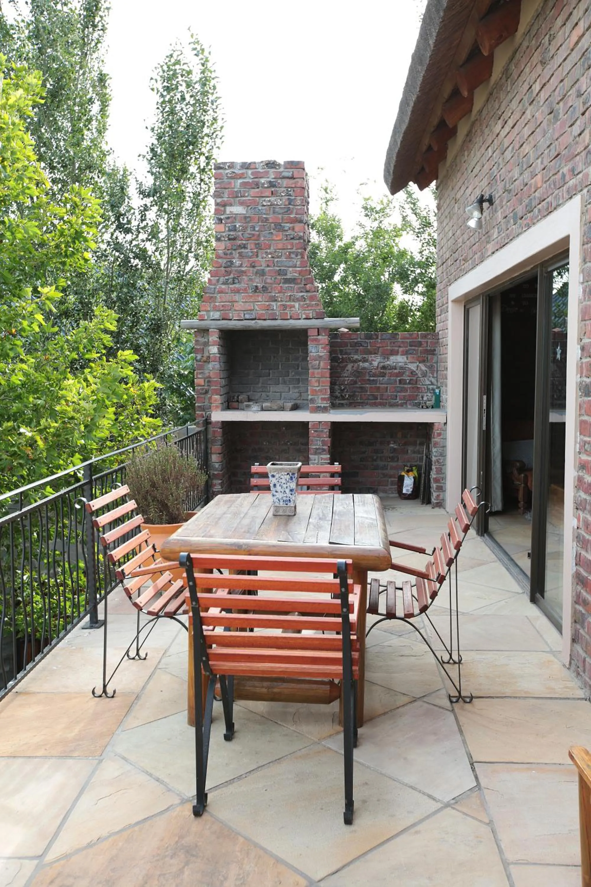 BBQ facilities in 19th Hole Golf Villa Guesthouse