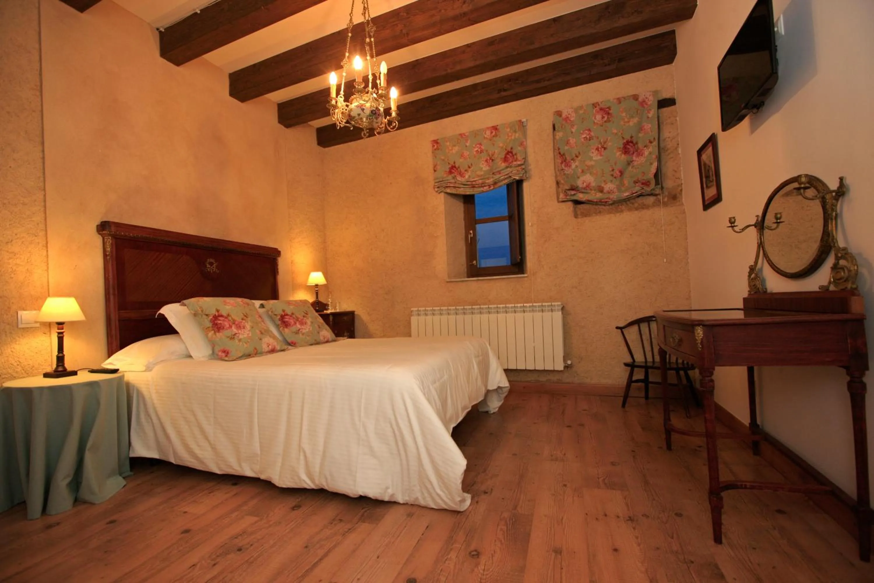 Photo of the whole room, Bed in Posada Real del Buen Camino, alojamiento rural